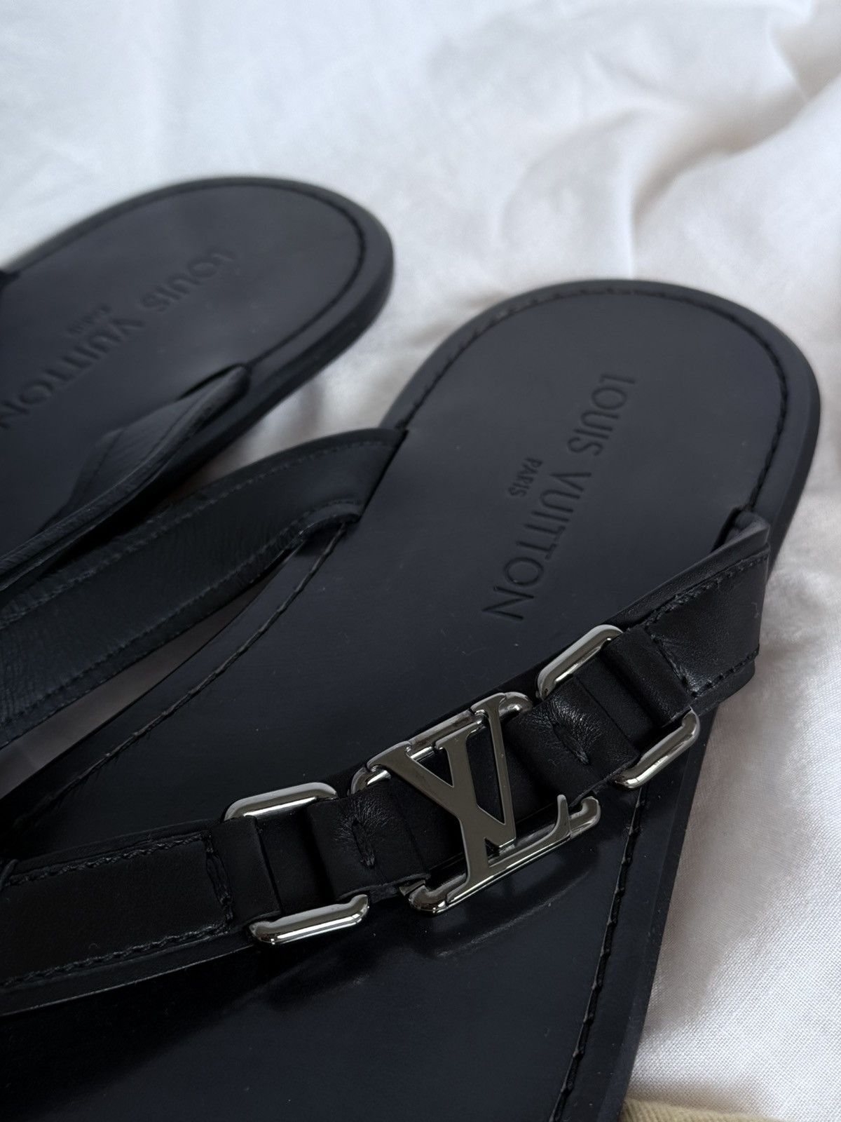 Designer × Louis Vuitton Louis Vuitton Black Leather Silver Buckle LV Flip Flops Size US 8 / EU 41 - 3 Thumbnail