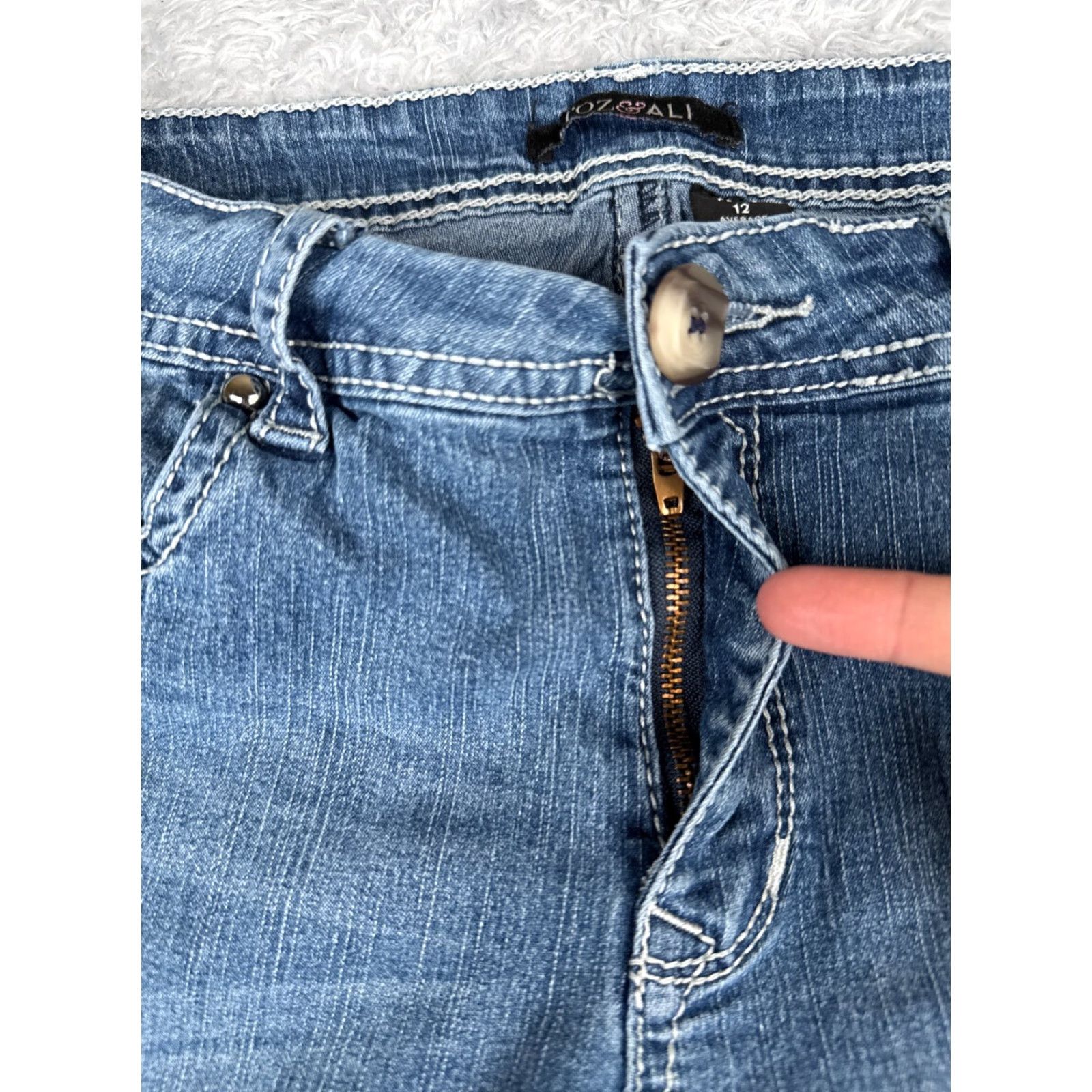 Denime Roz & Ali Jeans Women 12P Blue Denim Bootcut Mid Rise 30x28 Embellished Embroidered Logo 5-Pocket Design Cotton Denim Jeans Womens Size 34" / US 12 / IT 48 - 5 Thumbnail