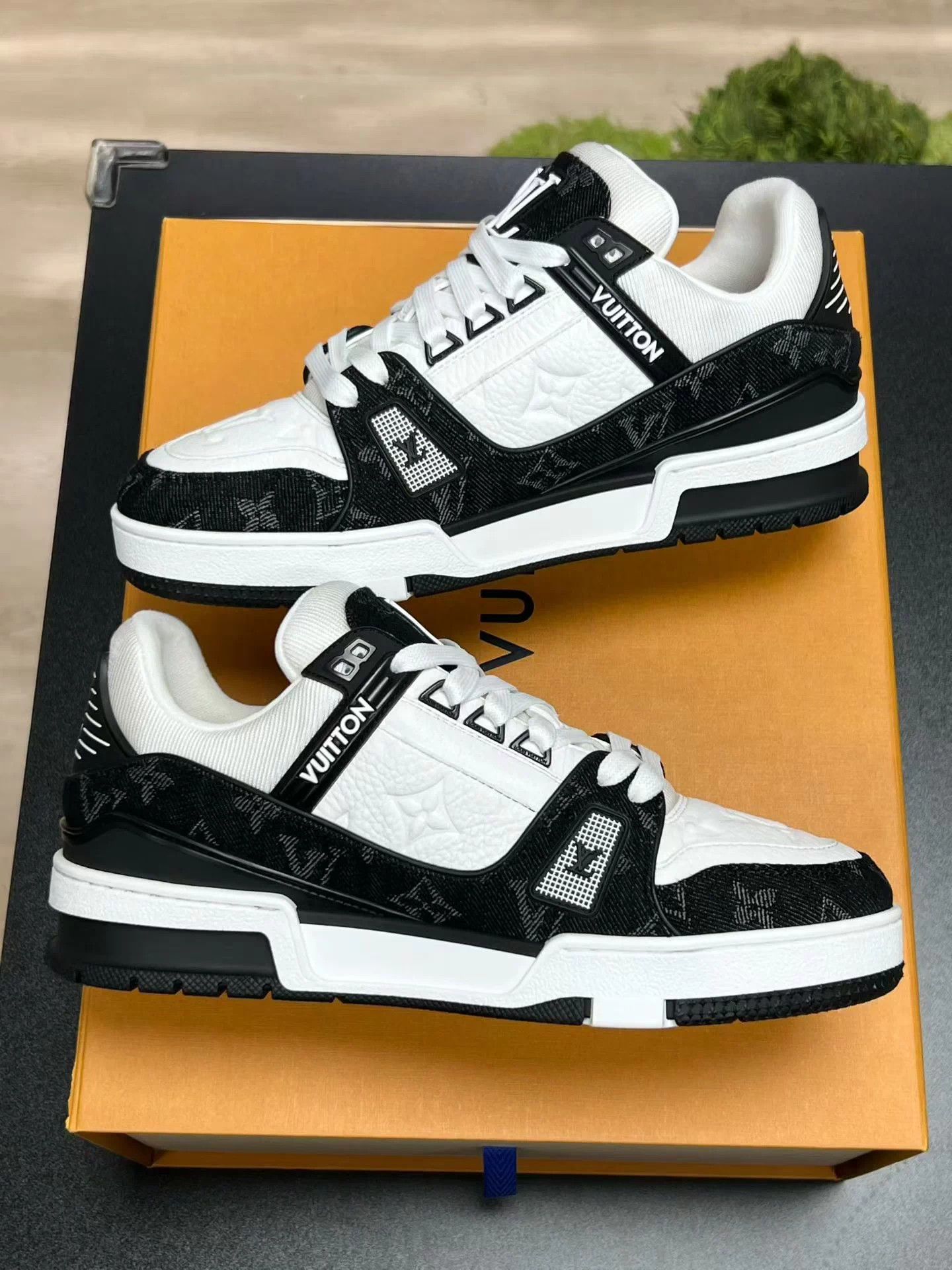 Louis Vuitton LV TRAINER Black White Denim UK4/38 25 Like New Size US 7 / IT 37 - 6 Thumbnail