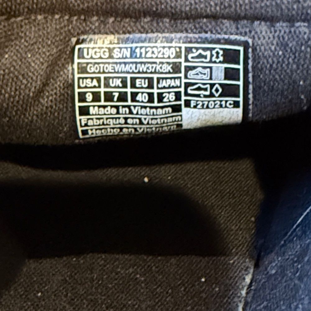 Ugg UGG Women's 9 Black and White Platform Sneaker Shoes Size US 9 / IT 39 - 3 Thumbnail