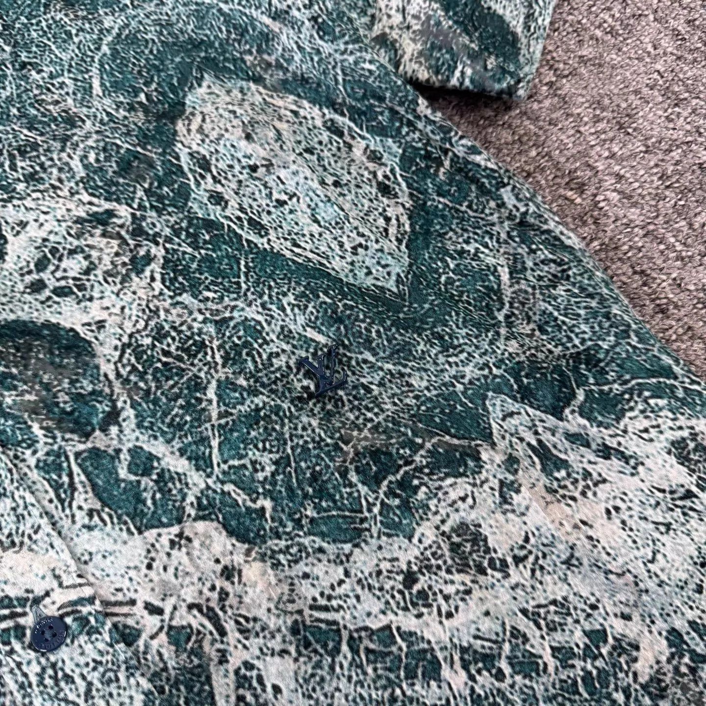 Louis Vuitton LV Turquoise Marbled Silk SS Shirt S 98 New Unisex Size S / US 4 / IT 40 - 4 Thumbnail