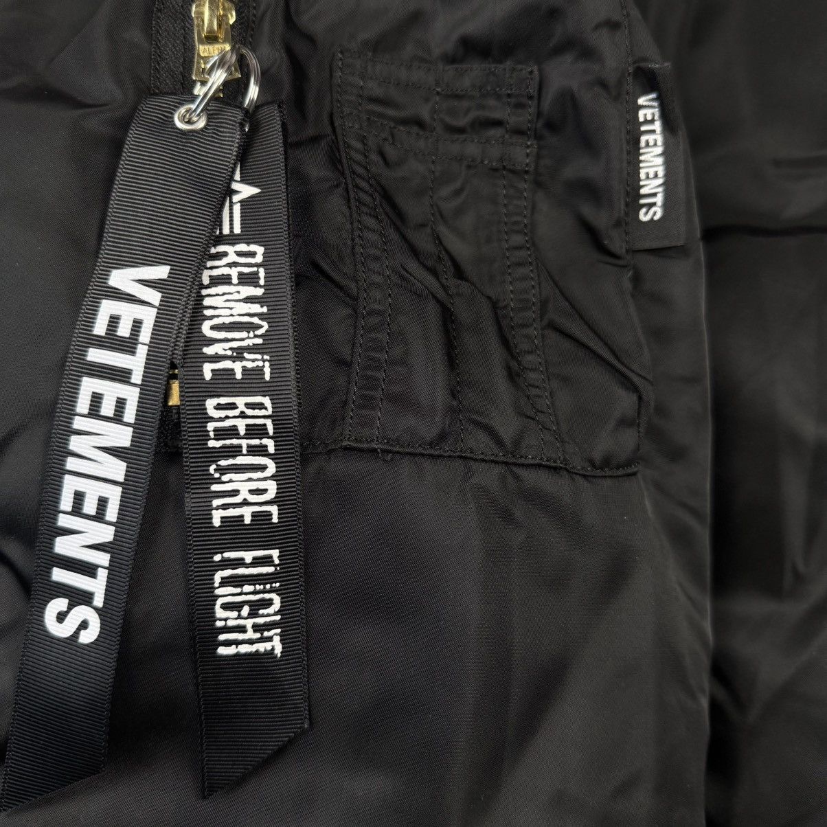 Alpha Industries × Vetements VETEMENTS x Alpha Industries Reversible Bomber Jacket Size US S / EU 44-46 / 1 - 2 Thumbnail