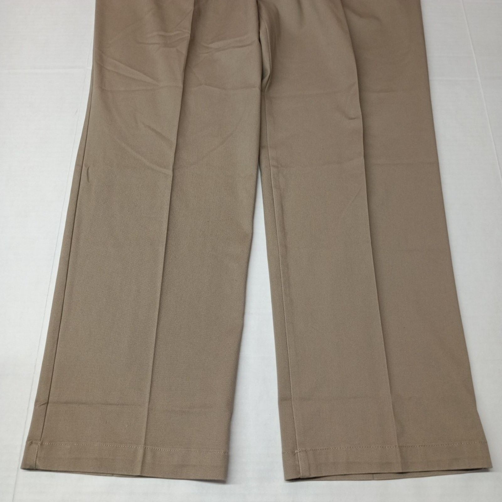 Dockers Dockers Khakis Pants Men's 38x34 Beige Pleated Classic Fit Size US 38 / EU 54 - 3 Thumbnail
