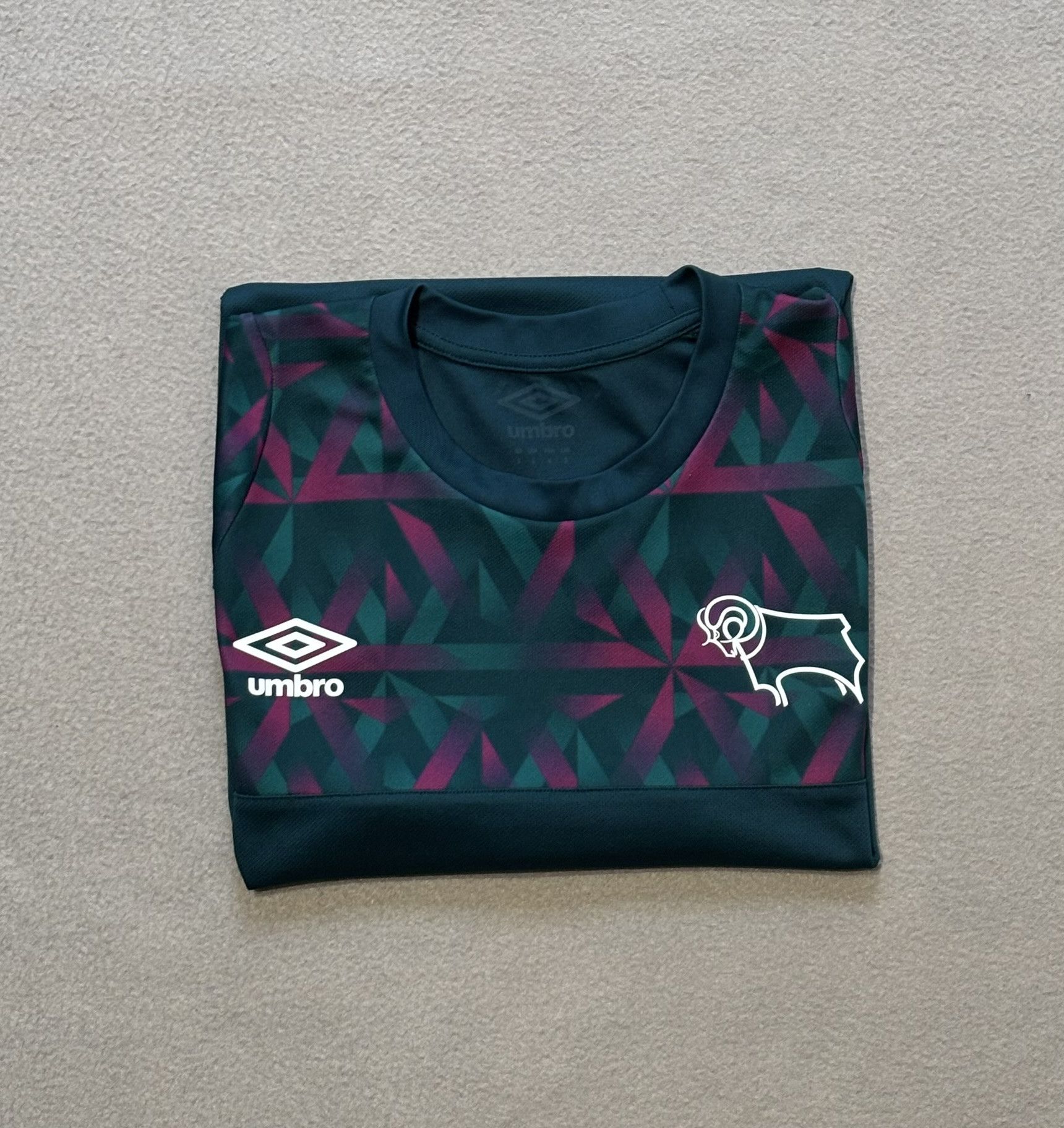 Umbro Derby County 2022/2023 Umbro Goalkeeper Jersey Size S Size US S / EU 44-46 / 1 - 22 Thumbnail