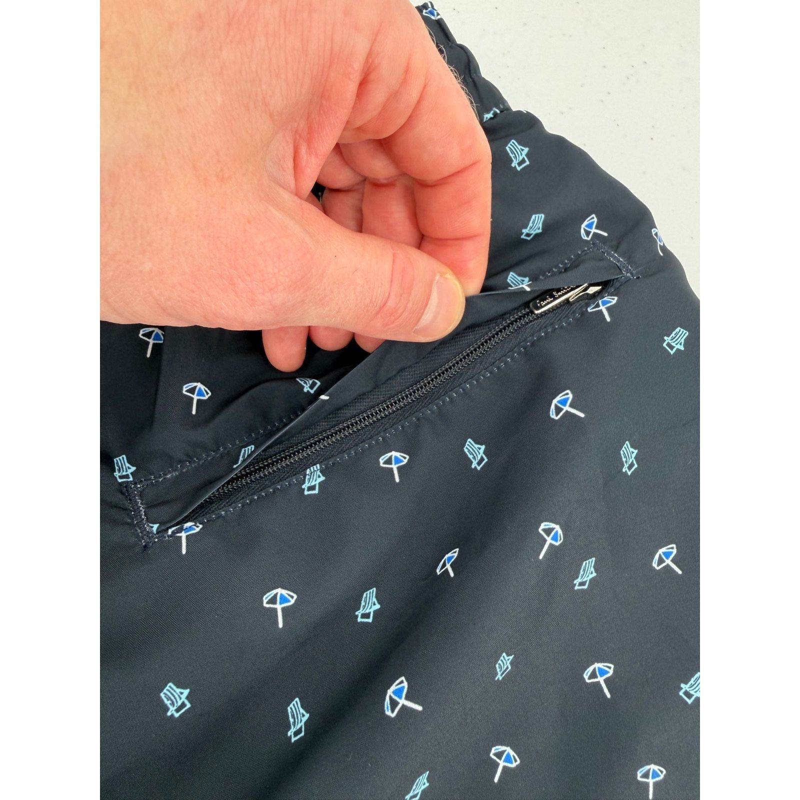 Paul Smith NWT Paul Smith Pool Beach Umbrella Print Navy Swim Trunks Size US 30 / EU 46 - 4 Thumbnail