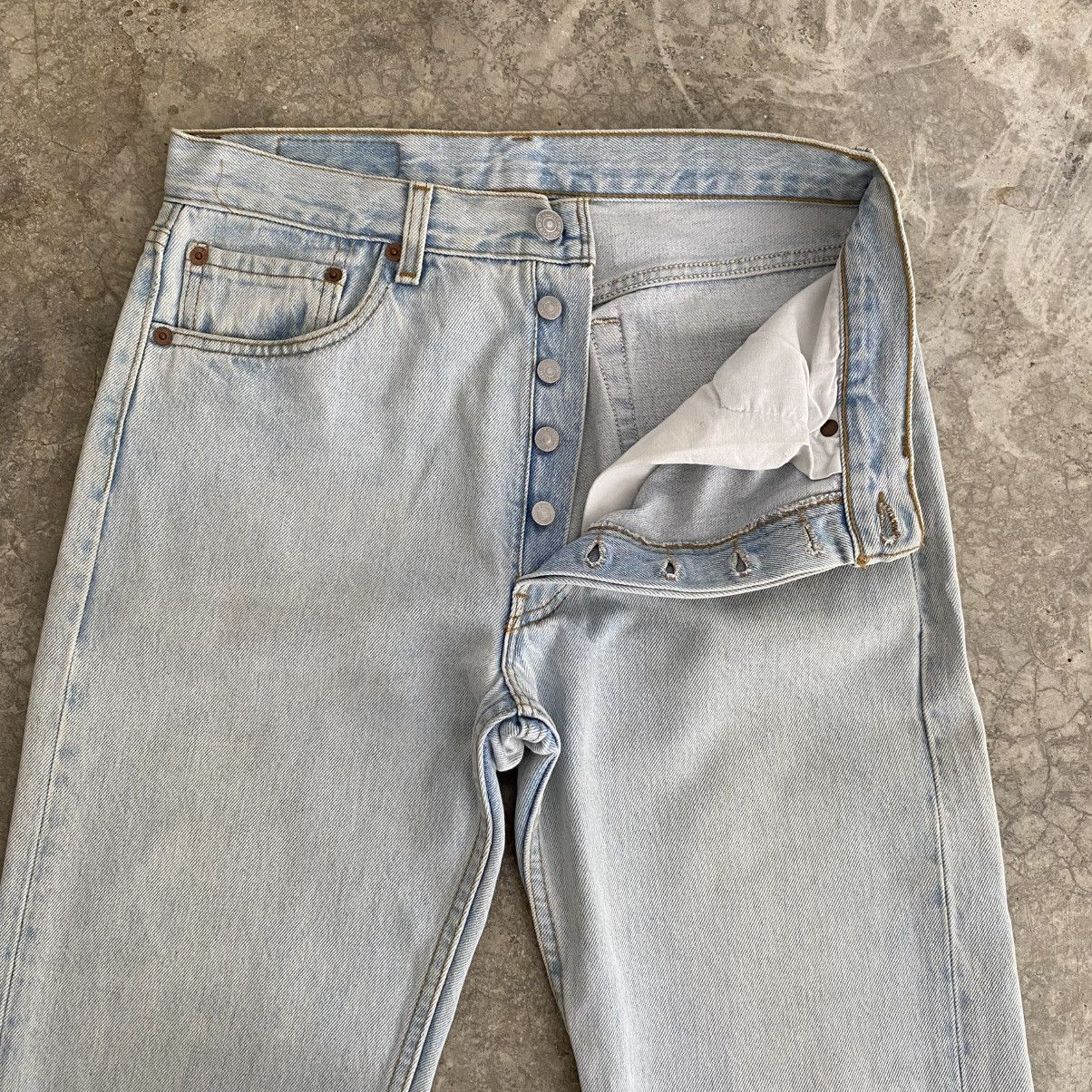 Levi's Size 31x32 Vintage 1995 Levis 501 Light Blue Denim Jeans Size US 31 - 7 Thumbnail