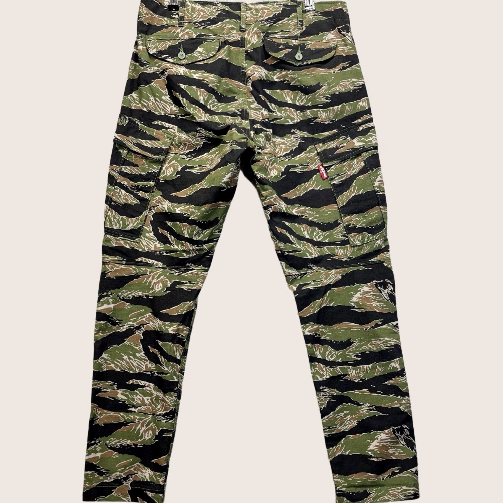Levi's Levi's Lo Ball Cargo Trousers W32 L29.5 in Green Camo Slim Men Regular 32" Waist Cotton Blend Zip Fly Pocketed Slim Fit Mens Size US 32 / EU 48 - 1 Thumbnail