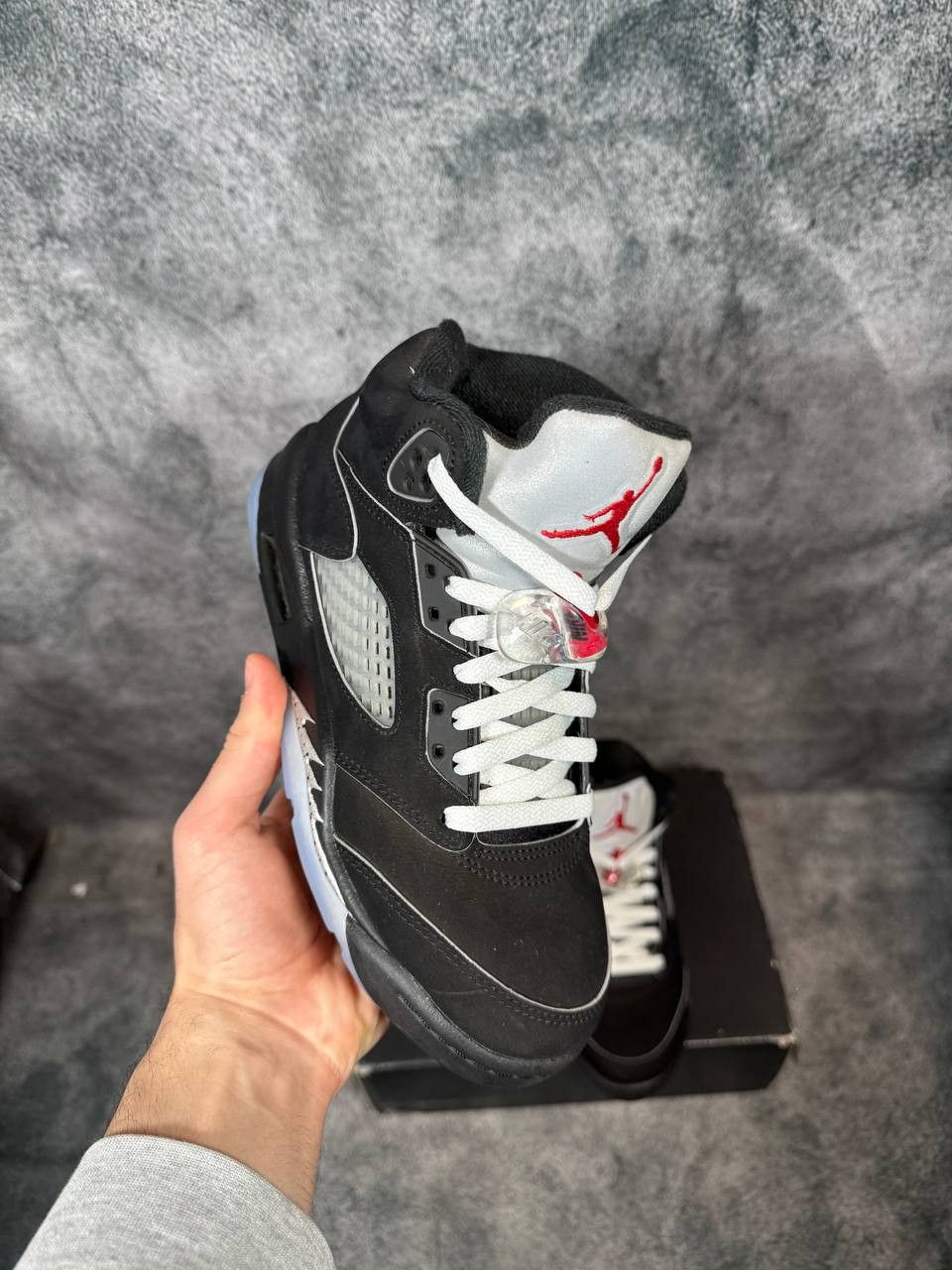 Jordan Brand Size 4.5Y | Jordan 5 Metallic With Box | Pre-Owned Size US 5 / EU 37 - 1 Thumbnail