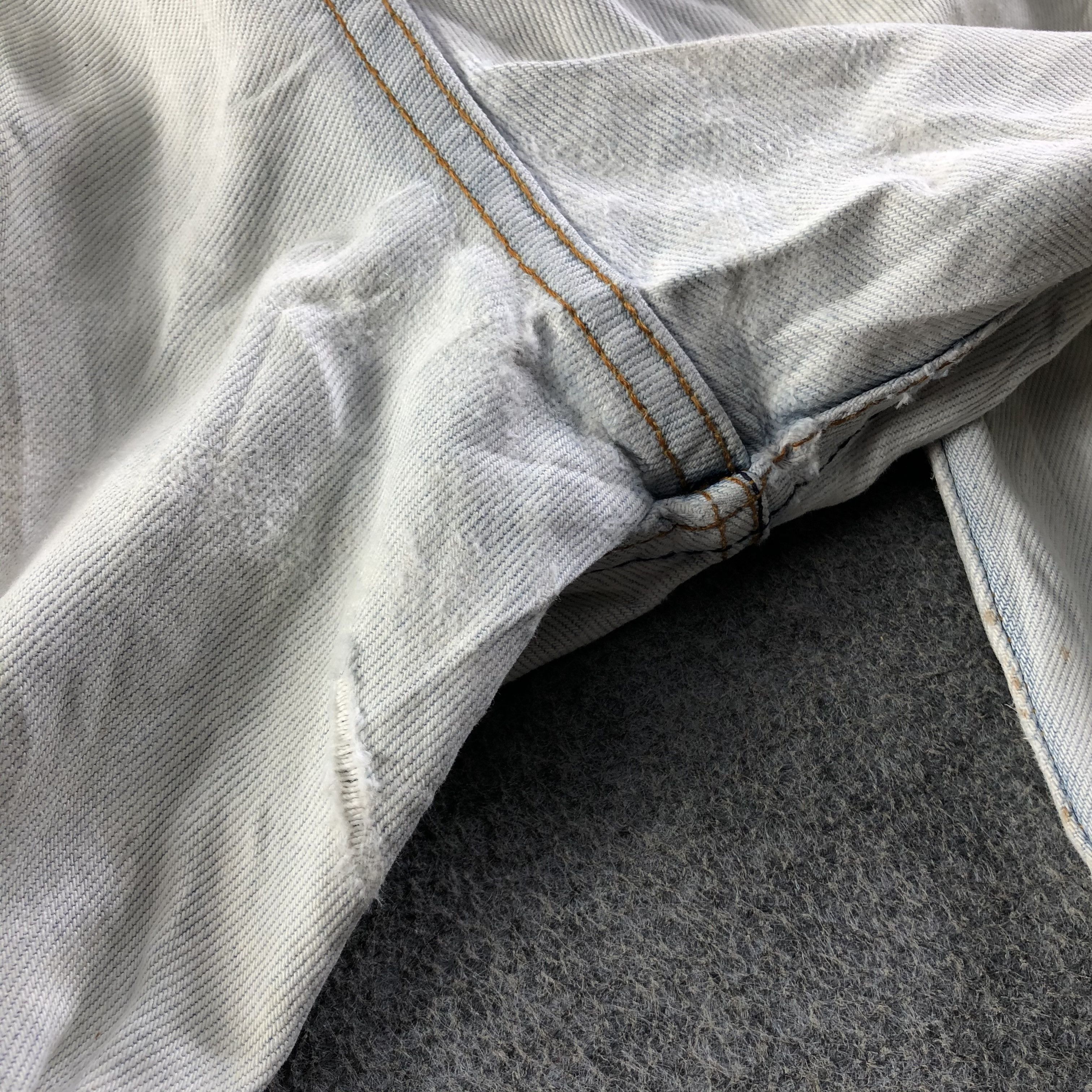 Levi's Vintage 90s Light Wash Levis Jeans-J3963 Size US 27 - 10 Thumbnail