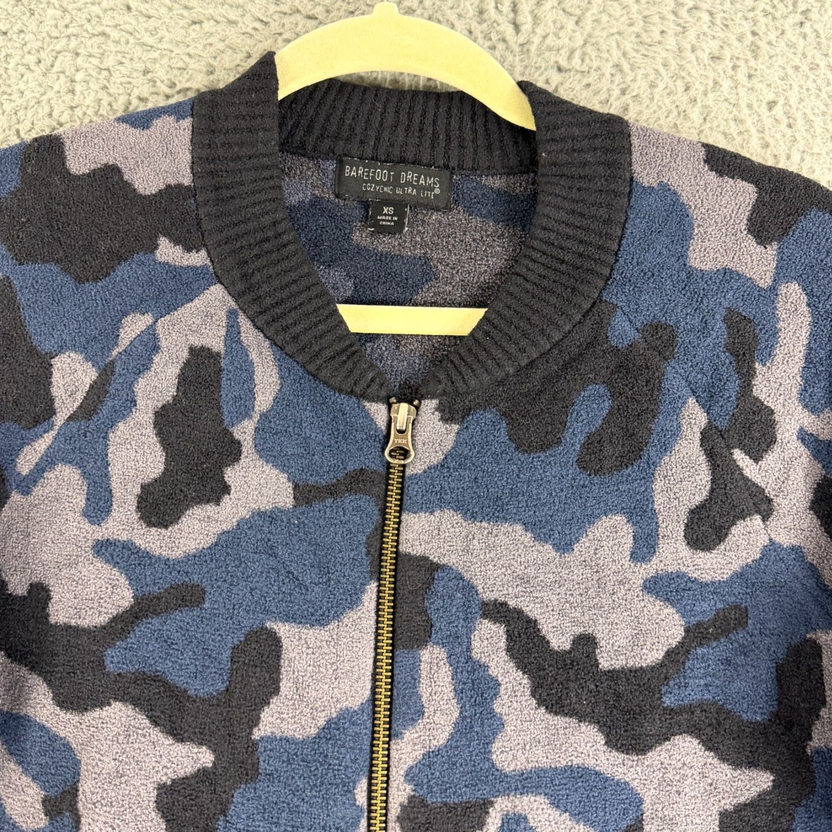 Vintage Barefoot Dreams CozyChic Ultra Lite Bomber Sweater Womens XS Blue Camo LS Long Sleeve Knit Cardigan Casual, Bohemian, 90s Womens Size XS / US 0-2 / IT 36-38 - 2 Thumbnail