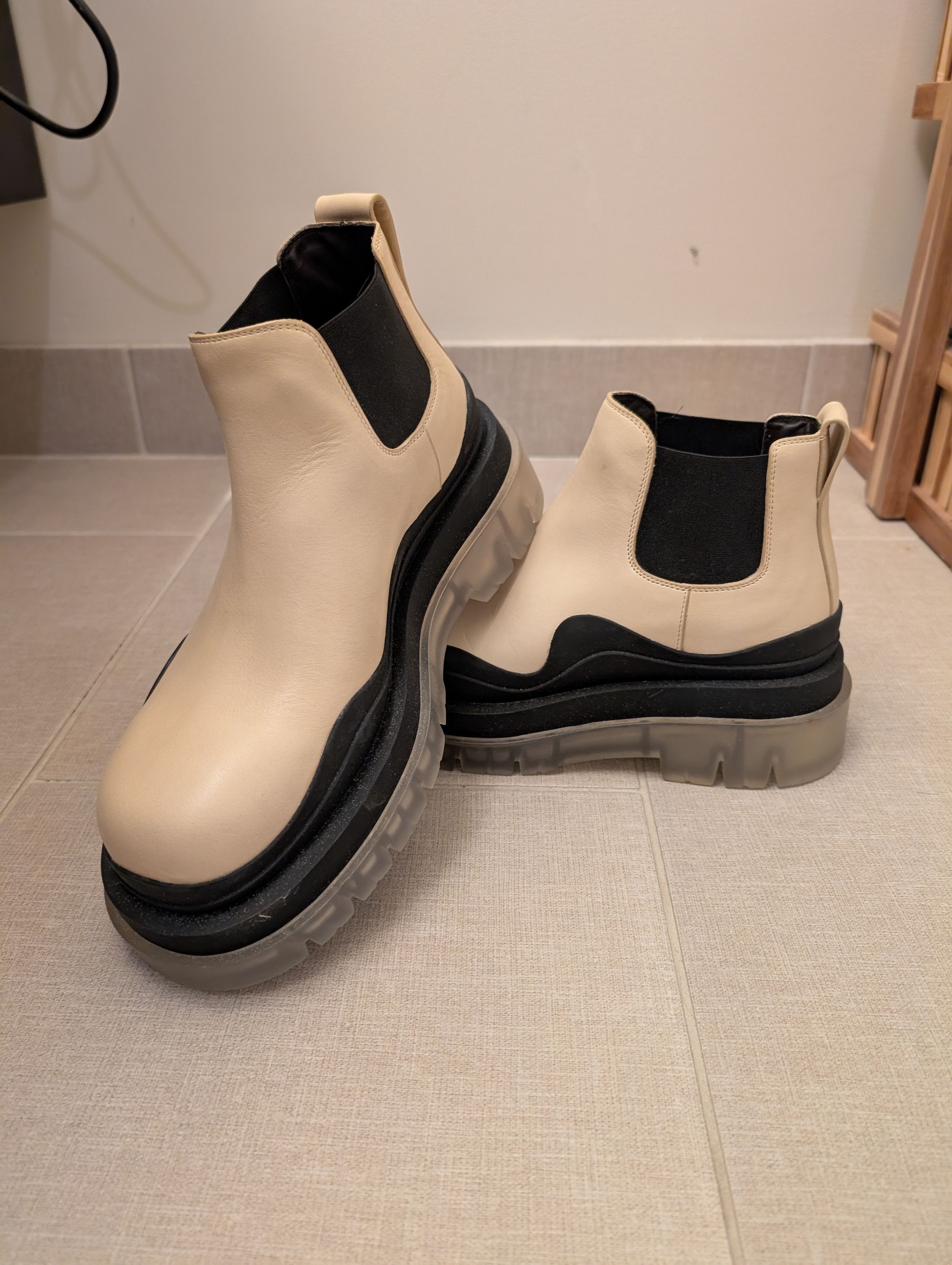 Bottega Veneta Bottega Veneta Tire Chelsea Boots - Off White/Clear Size US 6.5 / EU 39-40 - 1 Thumbnail