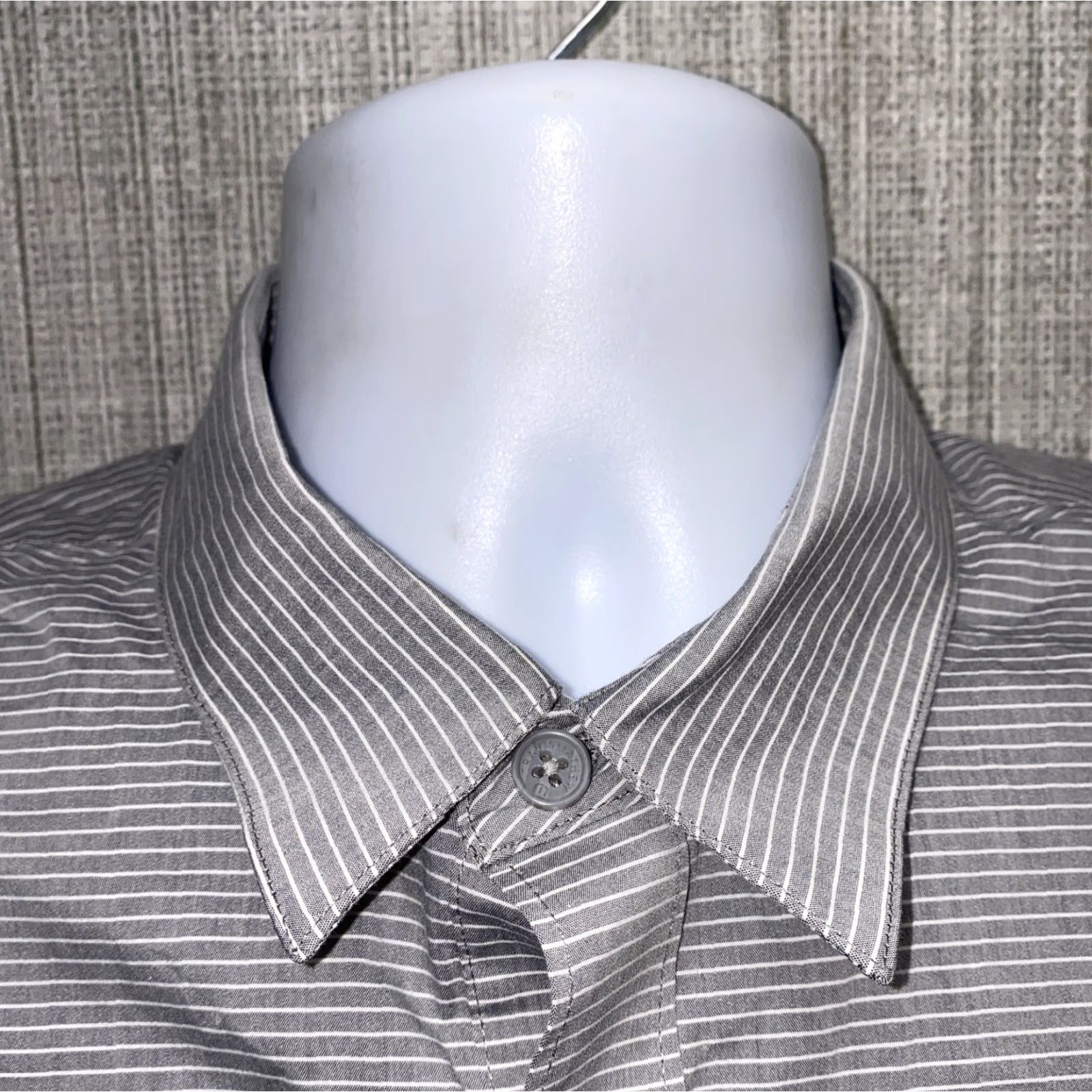 TravisMathew Travis Mathew Shirt Mens Gray Striped Short Sleeve Button Front Size S Size US S / EU 44-46 / 1 - 3 Thumbnail