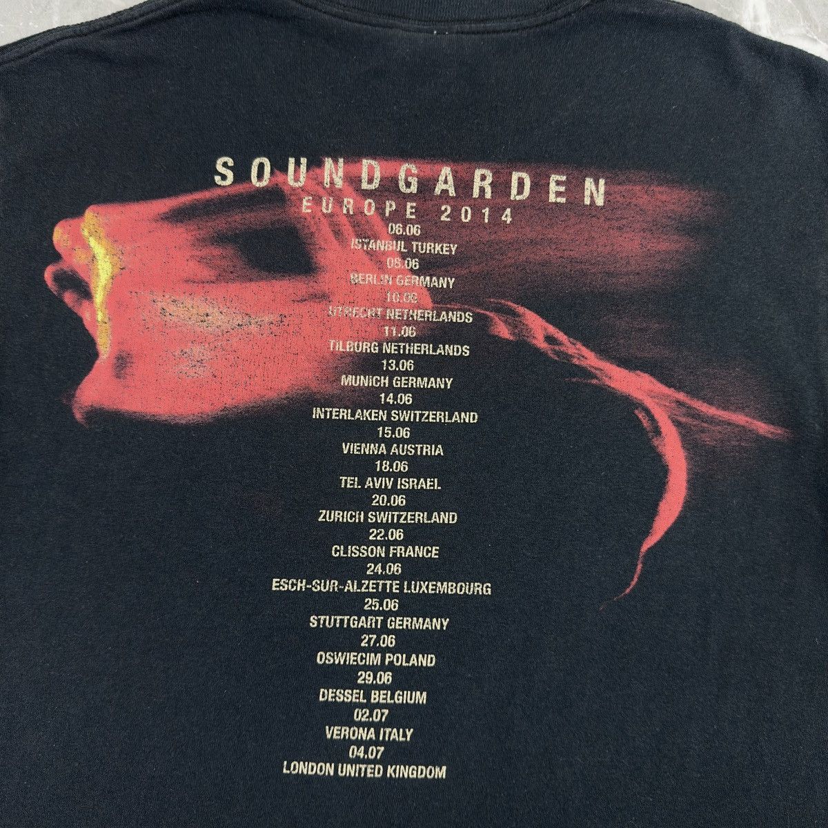 Gildan Vintage Soundgarden Superunknoun Europe Tour 2014 T-Shirt Size US S / EU 44-46 / 1 - 7 Thumbnail