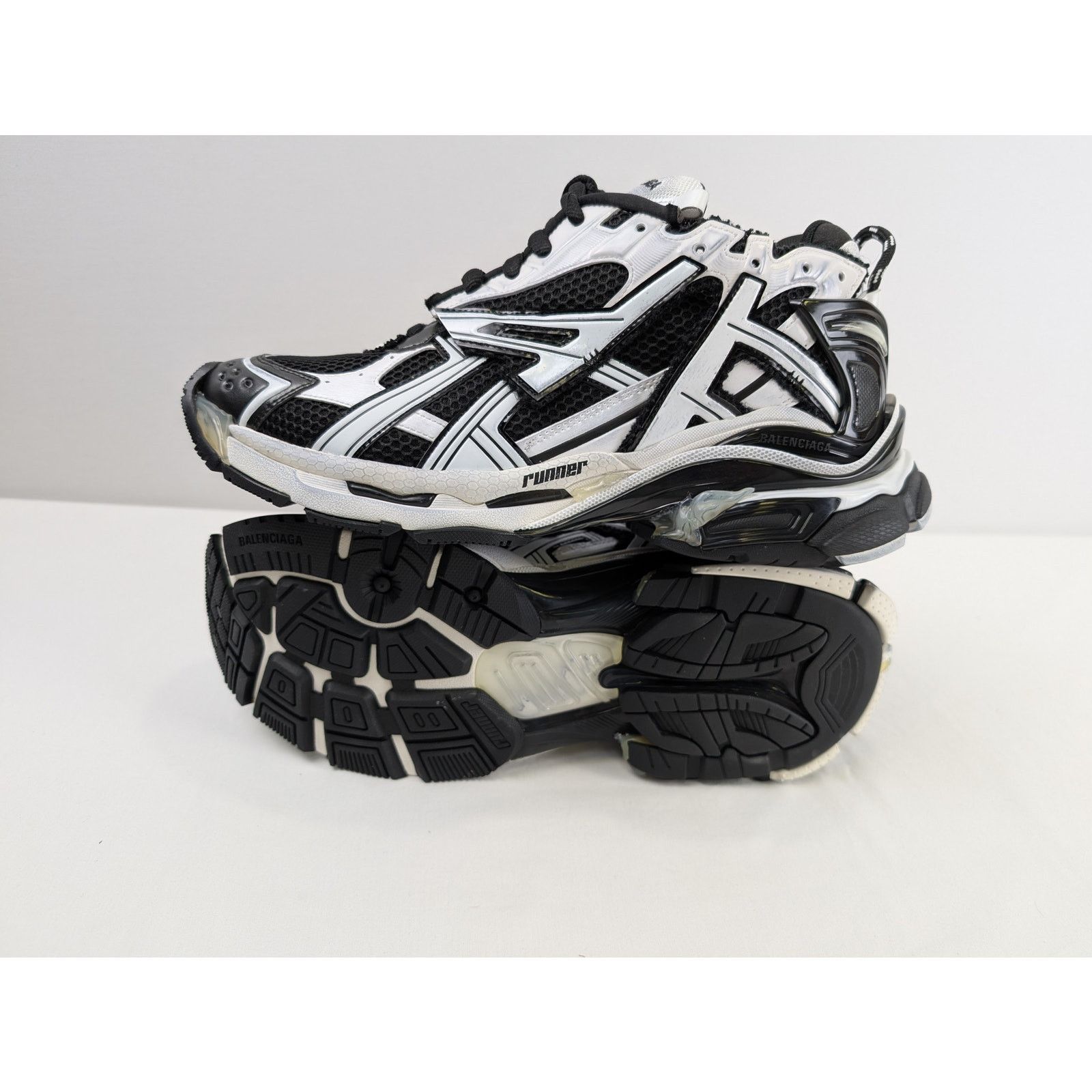 Balenciaga o1rshd1 Mesh Rubber Runner Sneakers in White/Black Size US 13 / EU 46 - 9 Thumbnail