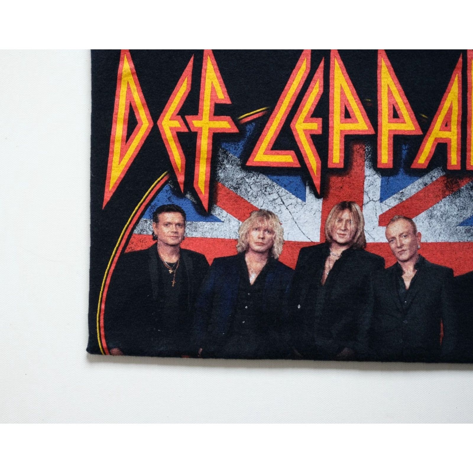 Gildan VINTAGE DEF LEPPARD WORLD TOUR LIVE BAND MUSIC VTG Y2K RETR0 BLACK T SHIRT 2015 SZ XL Size US XL / EU 56 / 4 - 4 Thumbnail
