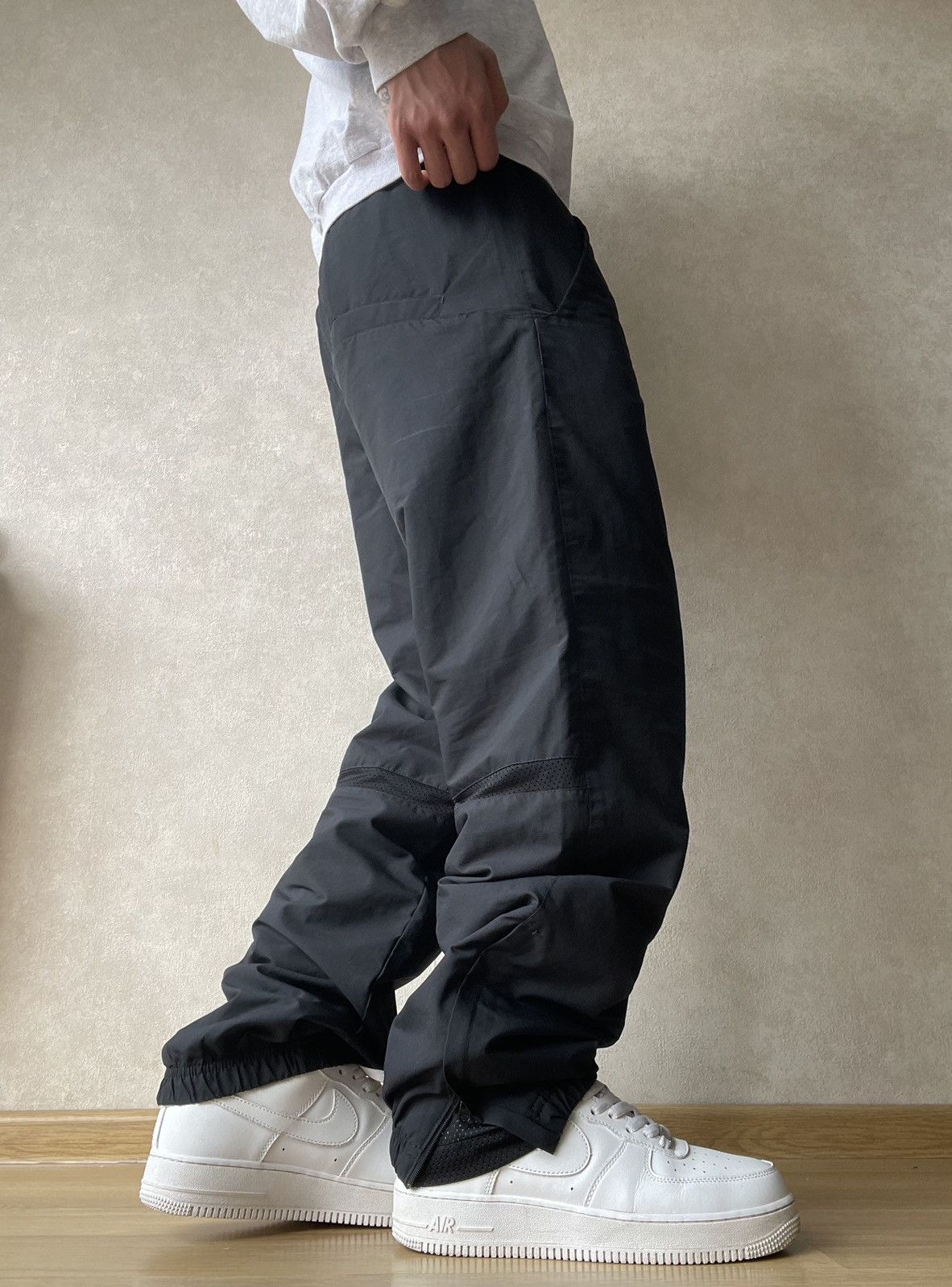 Nike Vintage Nike Air Logo Baggy Parachute Track Pants Size S Size US 34 / EU 50 - 5 Thumbnail