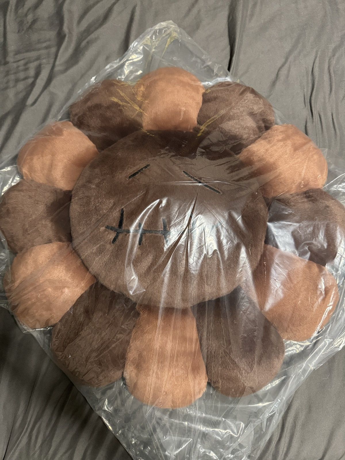 Travis Scott Travis Scott x Takashi Murakami 60CM pillow Size ONE SIZE - 1 Thumbnail