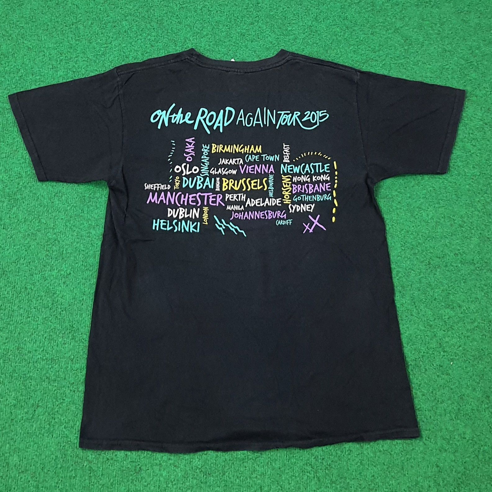 Vintage Vintage One Direction On The Road Again Tour 2015 C267N54 Size US M / EU 48-50 / 2 - 4 Thumbnail