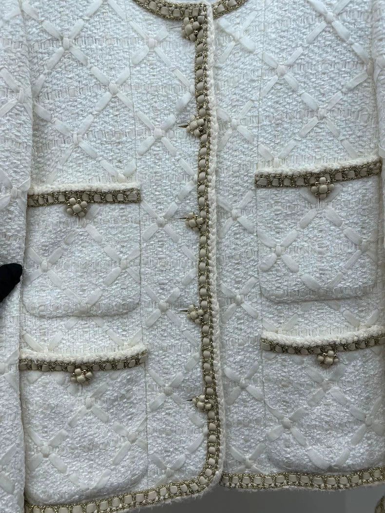 Chanel Chanel White Boucle Jacket -2505 Size US S / EU 44-46 / 1 - 4 Thumbnail