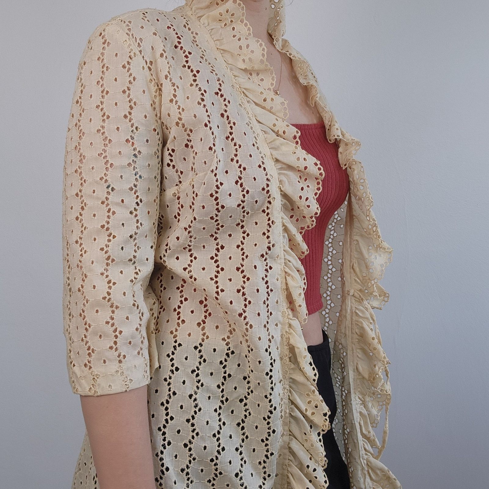 Bloomingdale's Bloomingdales Eyelet Lace Ruffle Cream Wrap Open Top Medium Size M / US 6-8 / IT 42-44 - 2 Thumbnail