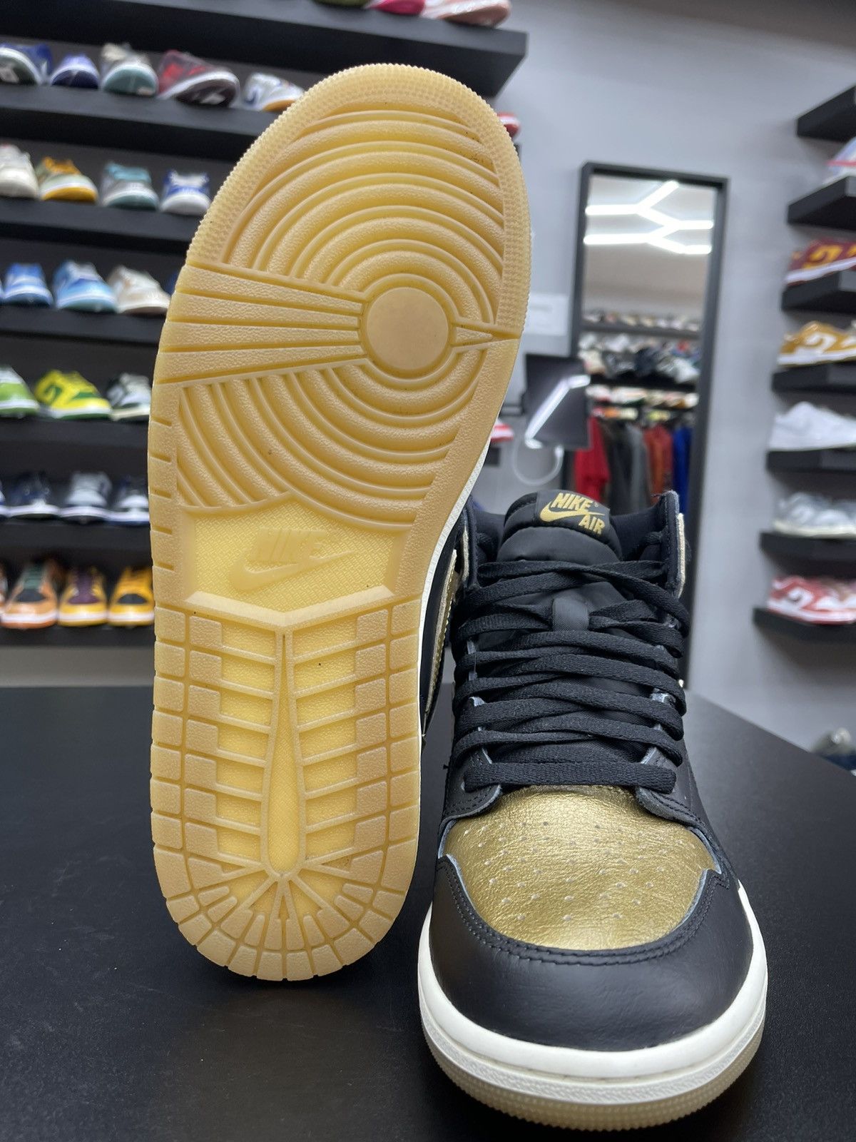 Jordan Brand Size 11 - Jordan 1 High Black Metallic Gold Size US 11 / EU 44 - 9 Thumbnail