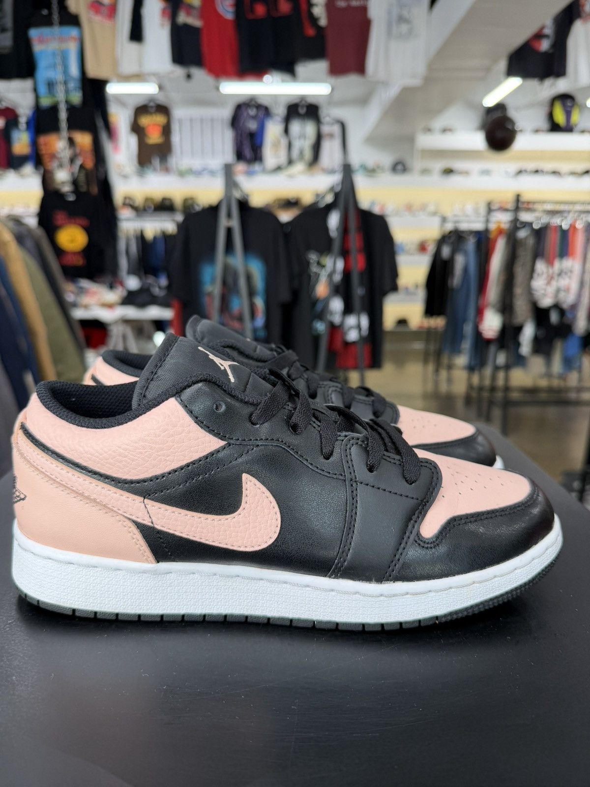 Jordan Brand Air Jordan 1 Low Crimson Tint Size 7Y (2021) Size US 7 / EU 40 - 6 Thumbnail