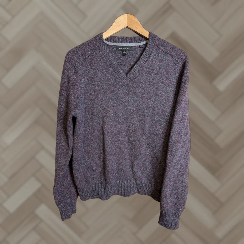 Banana Republic Banana Republic Wool Blend V-Neck Sweatshirt Medium Women's Pullover Knit Sweater Purple Solid Size M / US 6-8 / IT 42-44 - 1 Thumbnail
