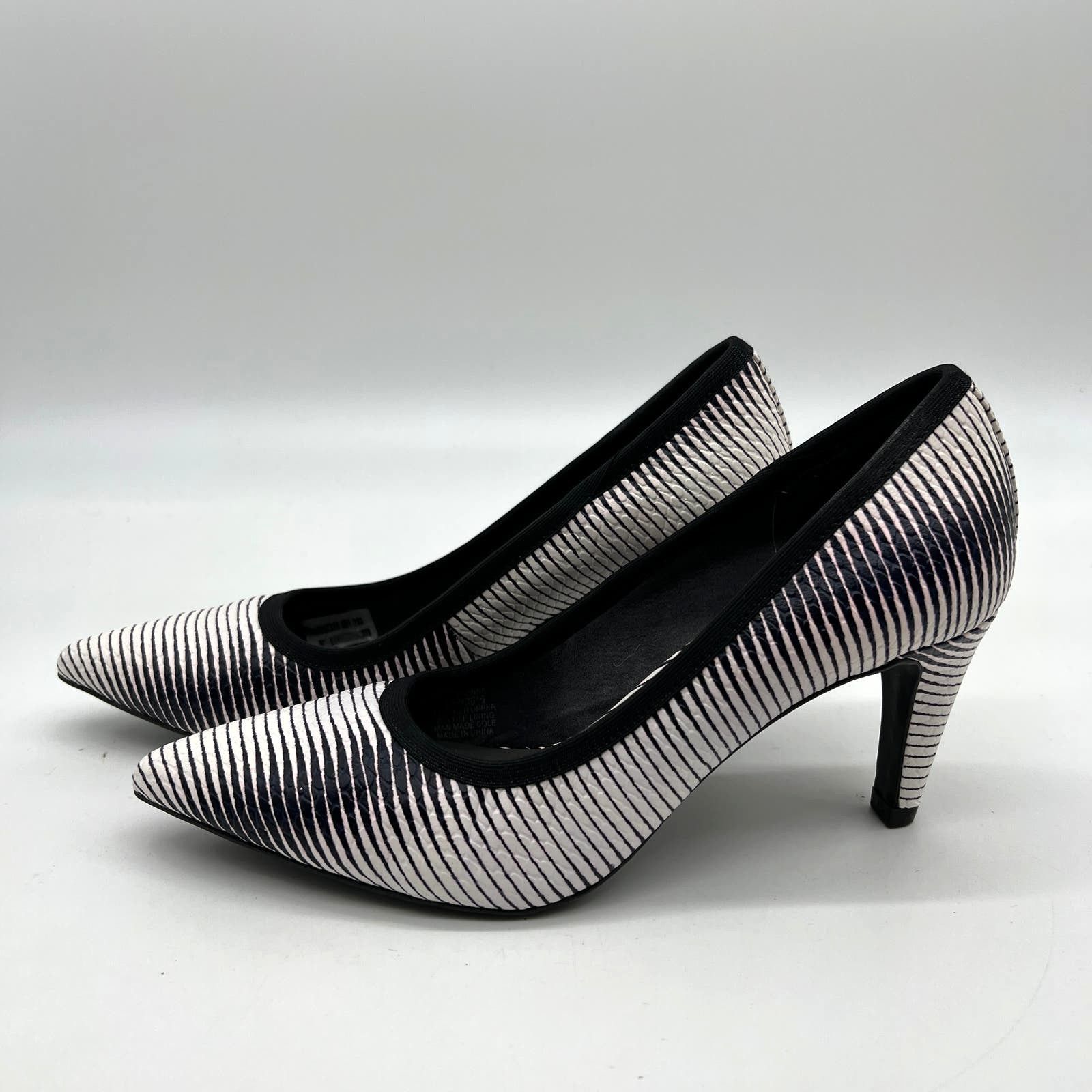 Other Lori Goldstein Collection Novelty Pumps Size 6 M Size US 6 / IT 36 - 1 Thumbnail