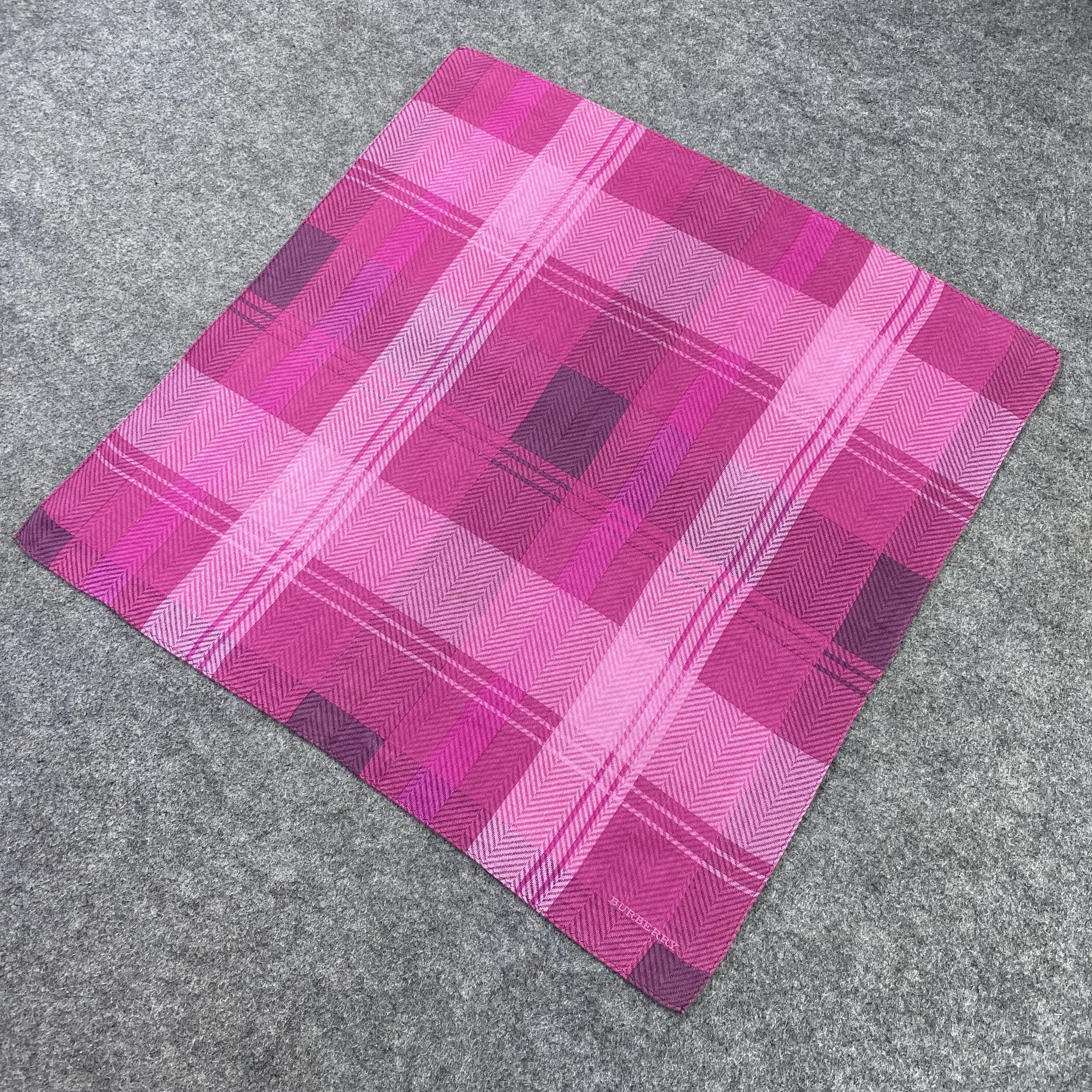 Burberry Burberry Handkerchief / Bandana / Neckerchief-B1173 Size ONE SIZE - 4 Thumbnail
