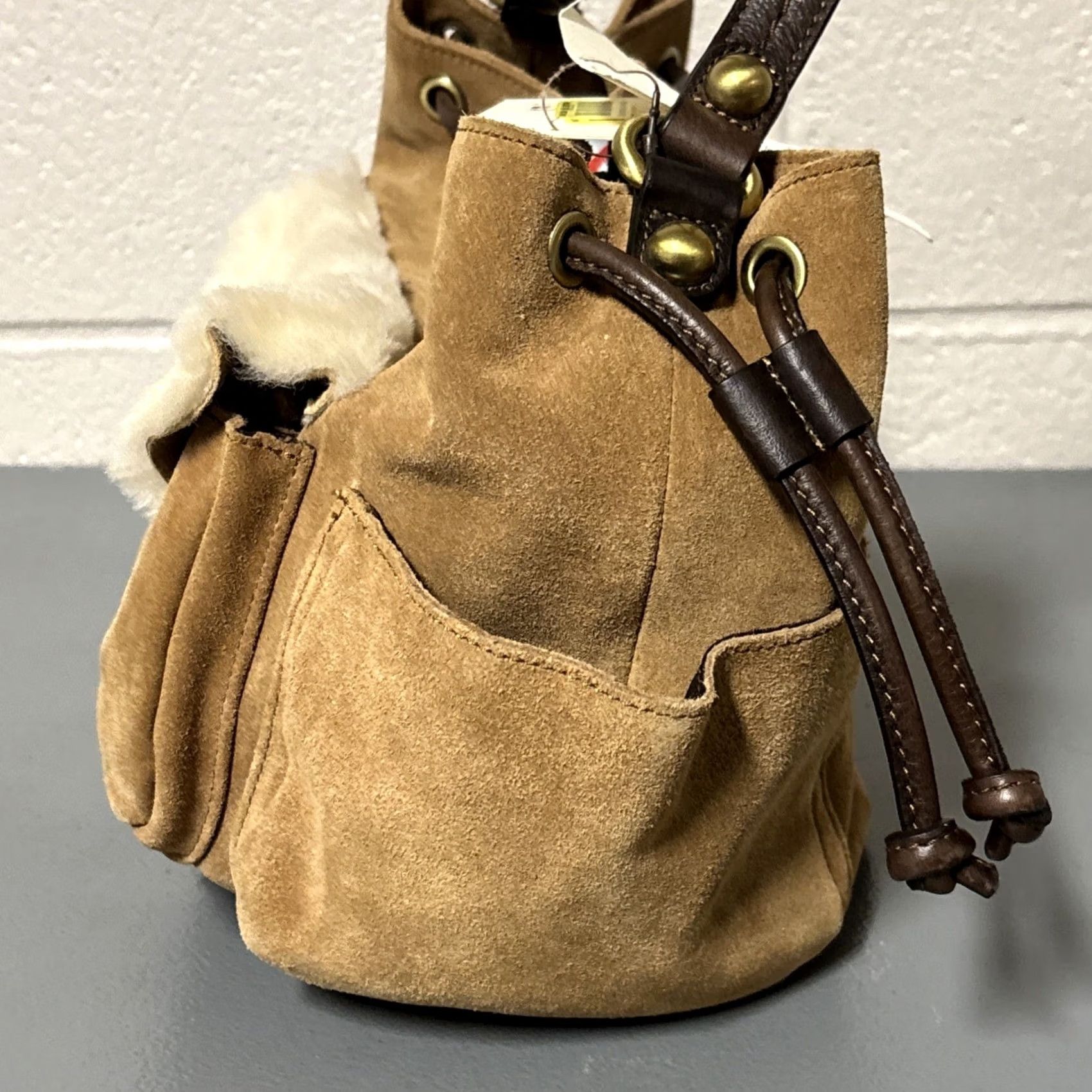 Ugg VINTAGE UGG Australia Shearling Medium Pouchette NWT Brown Purse Handbag Bucket Style Womens Bag Size ONE SIZE - 5 Thumbnail