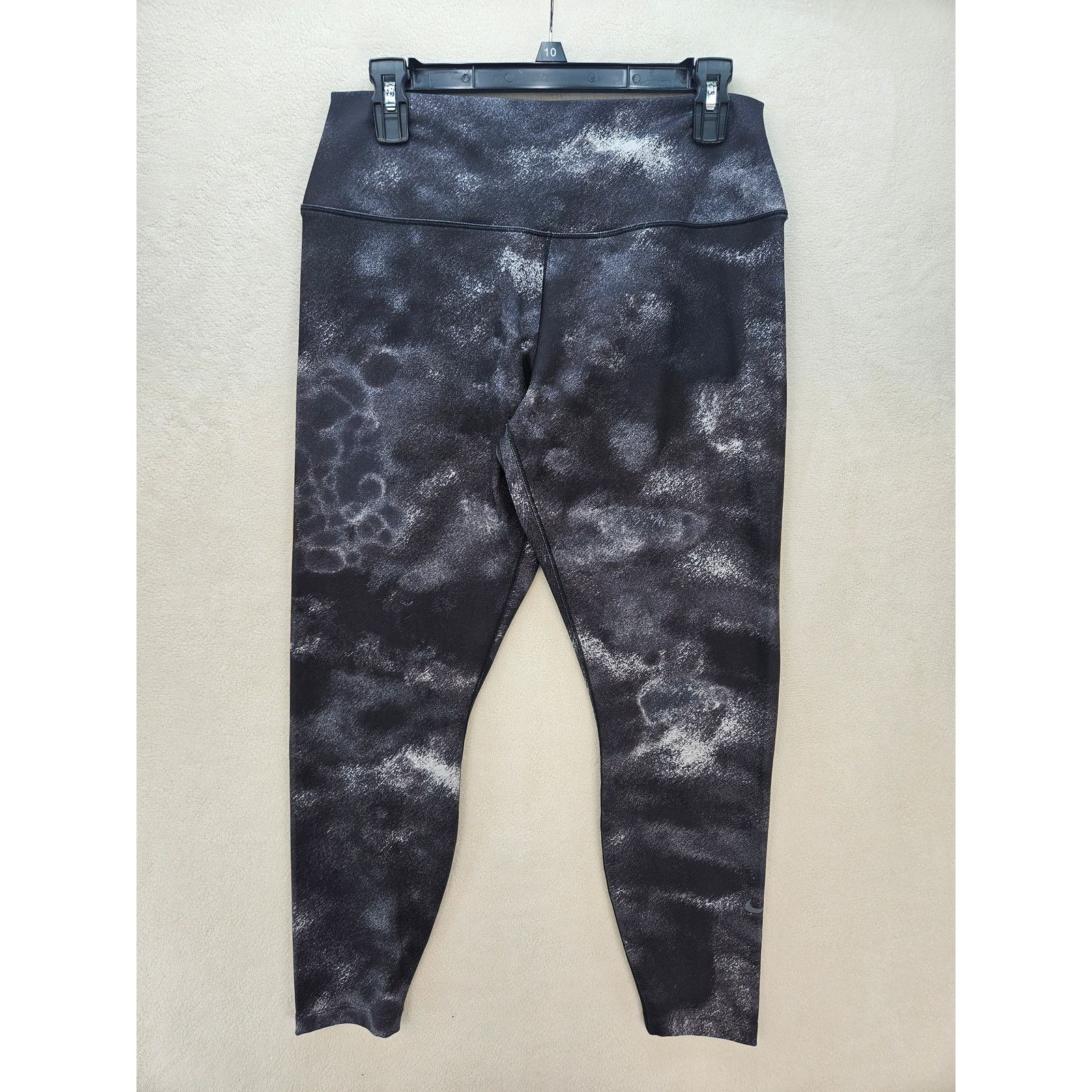 Nike NIKE ONE WOMEN'S XL SPORTS LEGGING GRAY CAMO Size 34" / US 12 / IT 48 - 1 Thumbnail