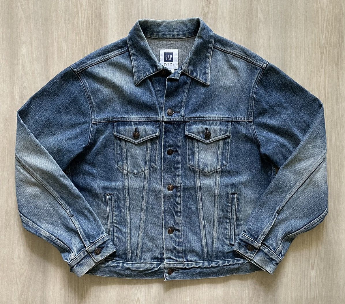Designer × Gap × Vintage Vintage Gap Denim Trucker Jacket Medium Wash W/ Fade Medium Size US M / EU 48-50 / 2 - 1 Thumbnail