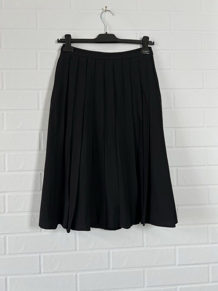 Prada PRADA Pleated Skirt Black Size 38 Size 30" / US 8 / IT 44 - 1 Thumbnail