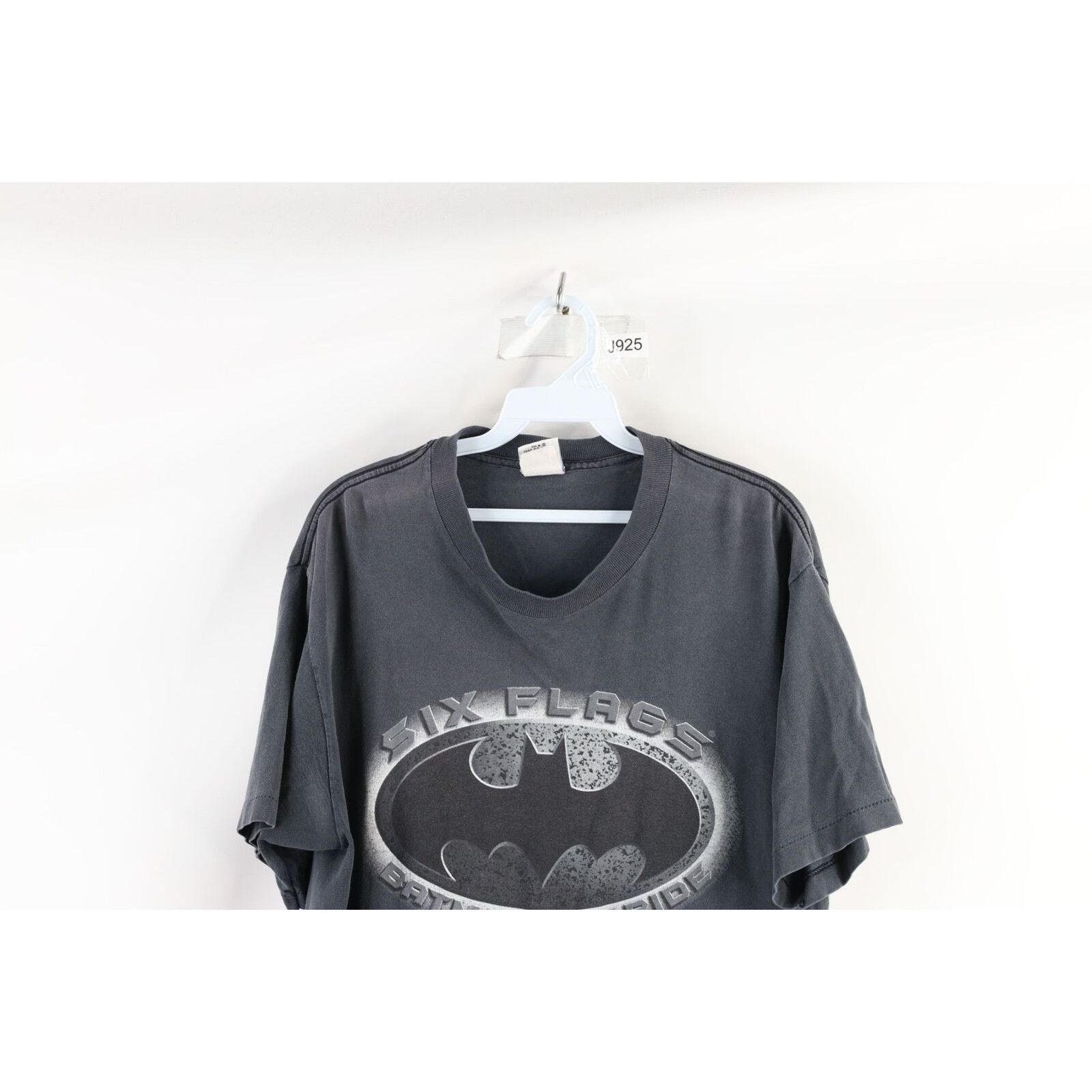 Vintage Vintage 90s Distressed Six Flags Batman The Ride T-Shirt Size US L / EU 52-54 / 3 - 2 Thumbnail