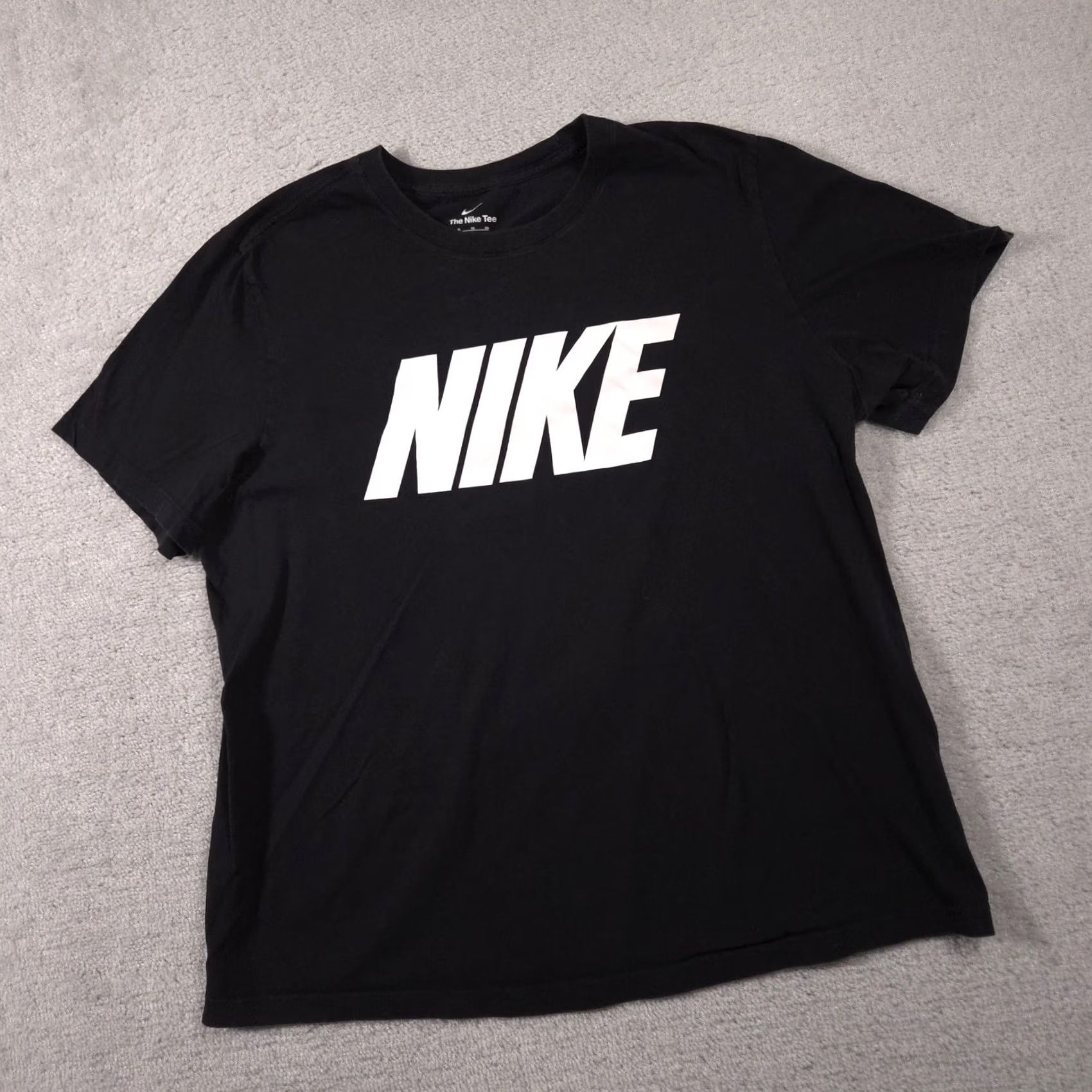 Nike Nike Shirt Mens XL Black The Nike Tee Graphic Short Sleeve Logo Crew Neck NIKE Shirt Mens XL Black Size US XL / EU 56 / 4 - 2 Thumbnail
