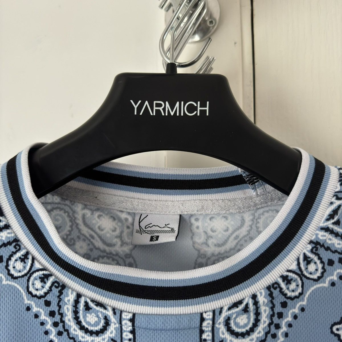 Karl Kani Karl Kani Serif Paisley Mesh Bandana Logo Jersey Tee Size US M / EU 48-50 / 2 - 5 Thumbnail