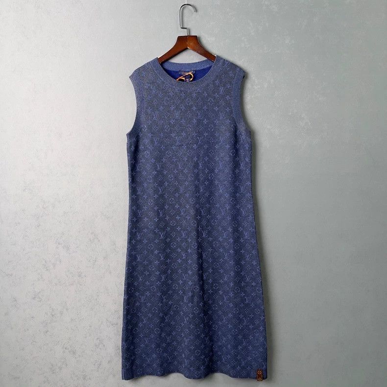 Louis Vuitton Louis Vuitton Full logo dress Size L / US 10 / IT 46 - 1 Thumbnail