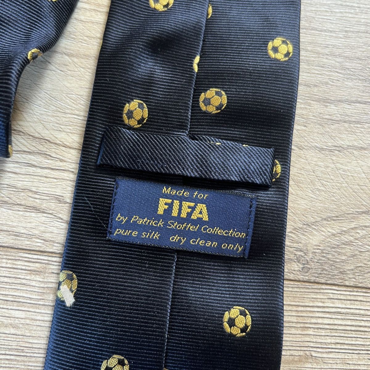 Vintage Vintage 90s FIFA Silk tie monogram rare Size ONE SIZE - 6 Thumbnail