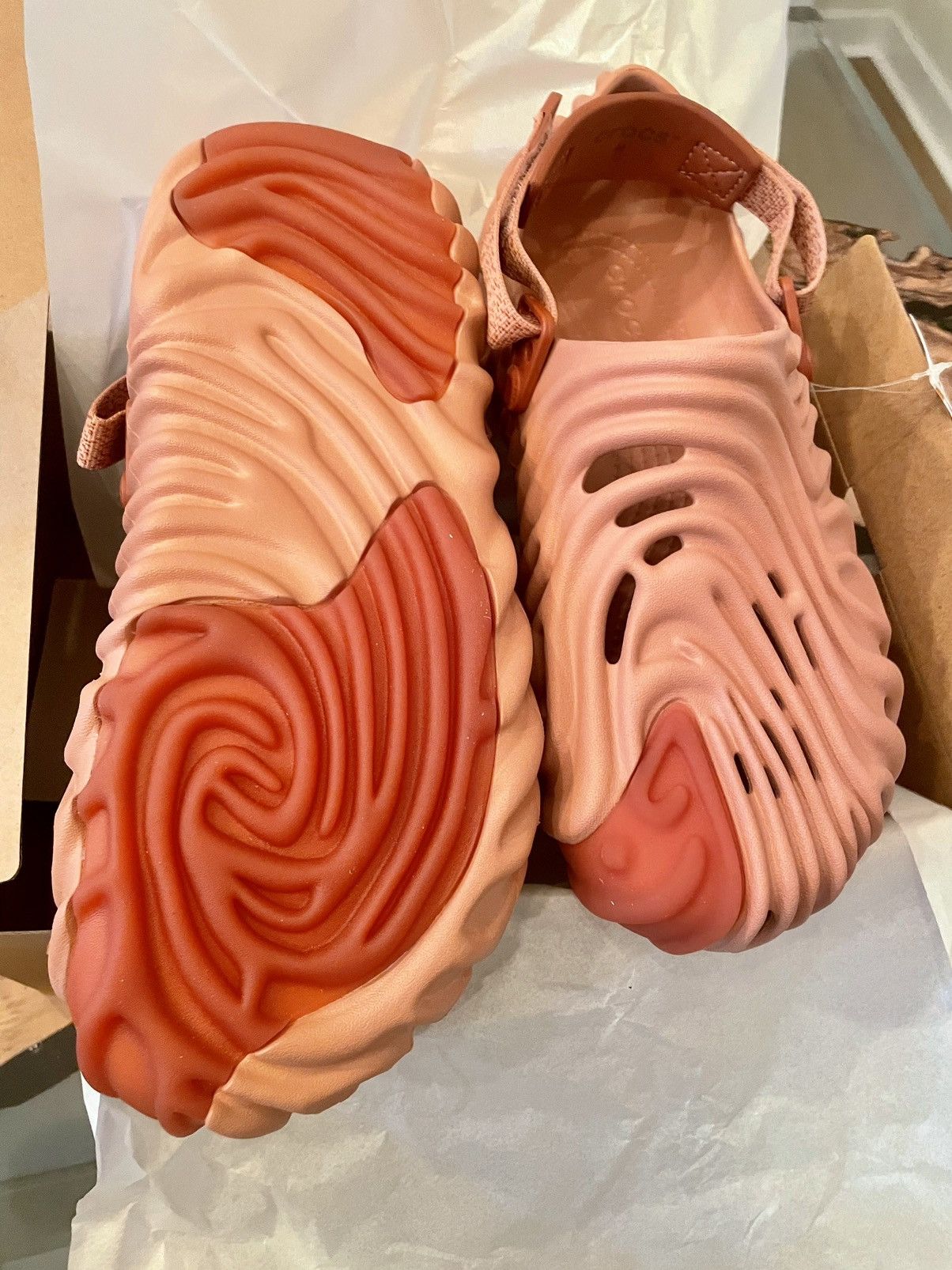 Crocs × Salehe Bembury SALEHE BEMBURY X CROCS THE POLLEX CLOG: KUWATA PALE PINK M11 Size US 11 / EU 44 - 3 Thumbnail