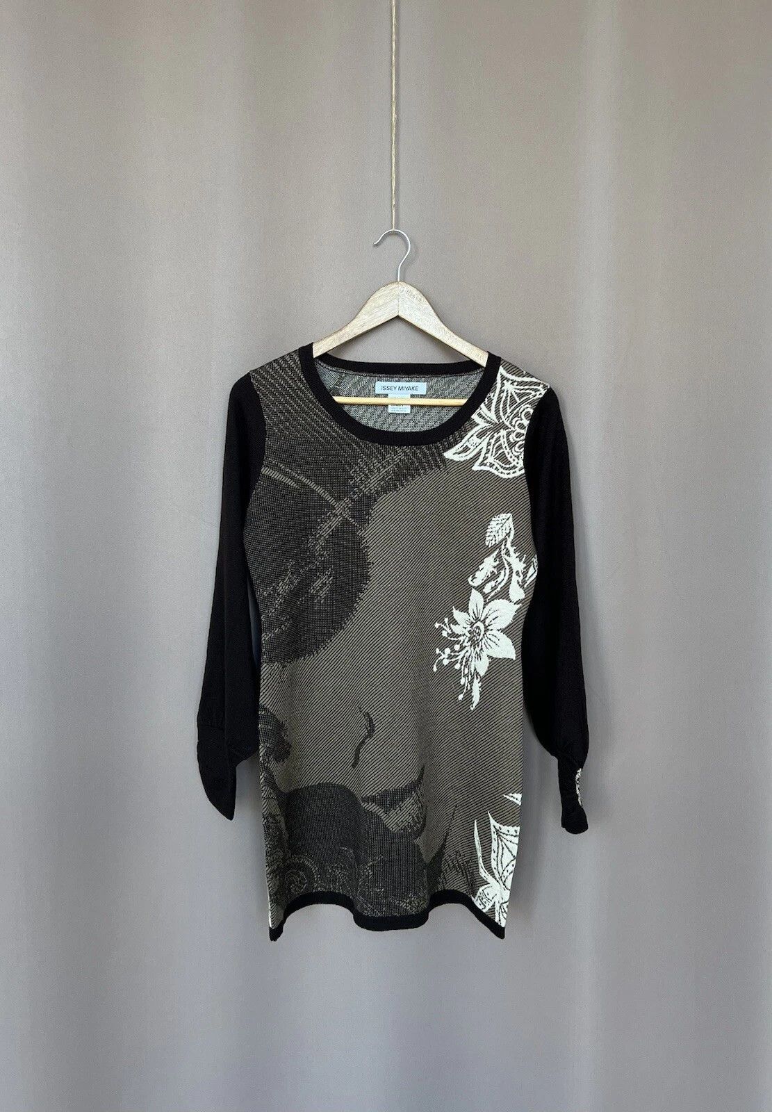Issey Miyake Issey Miyaki Long Sweater Womens Size 4 or M/L Tunica Size M / US 6-8 / IT 42-44 - 1 Thumbnail