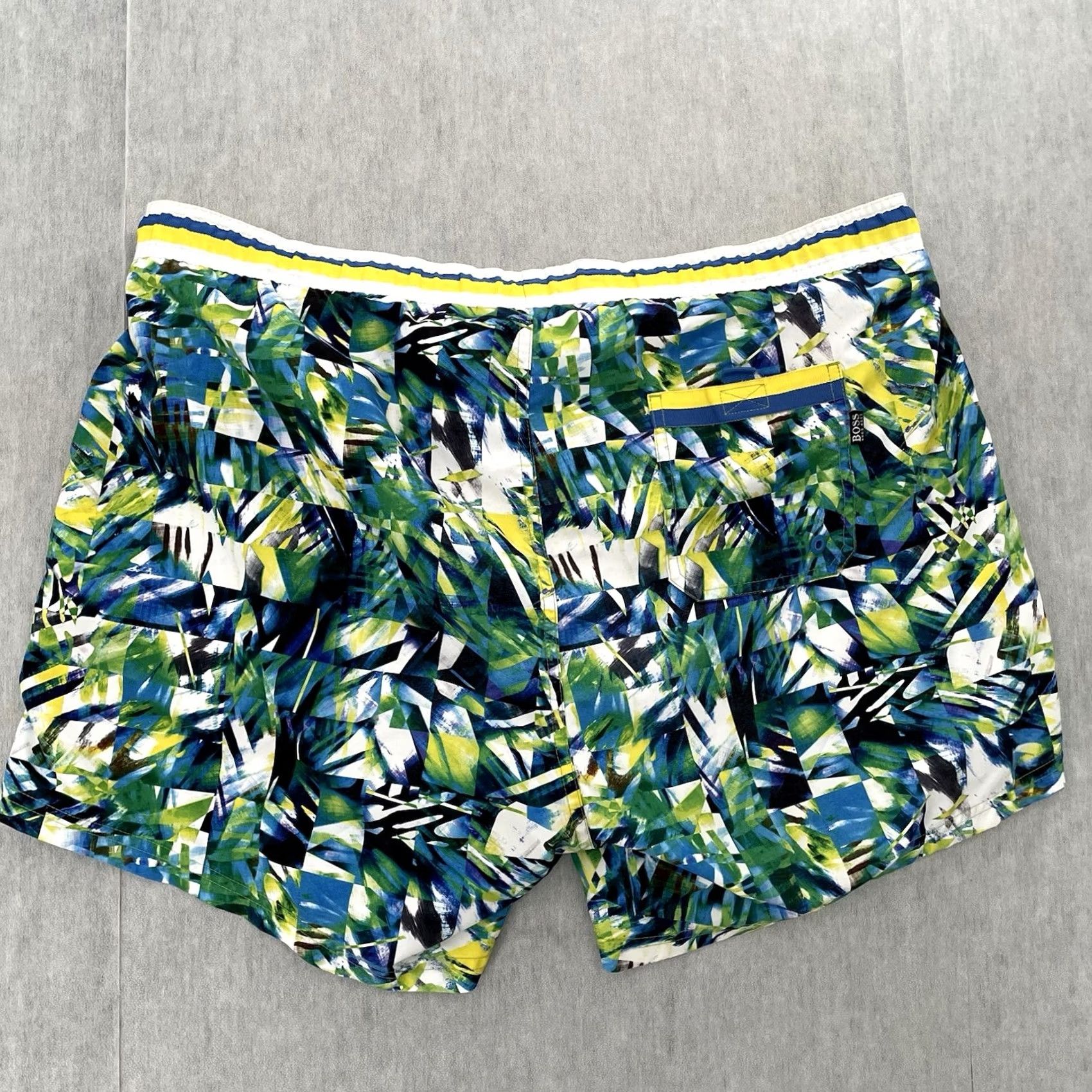 Hugo Boss HUGO BOSS Shorts Adult 2XL Green Blue Floral Swim Trunks Lined Mens XXL Size US 39 - 2 Thumbnail