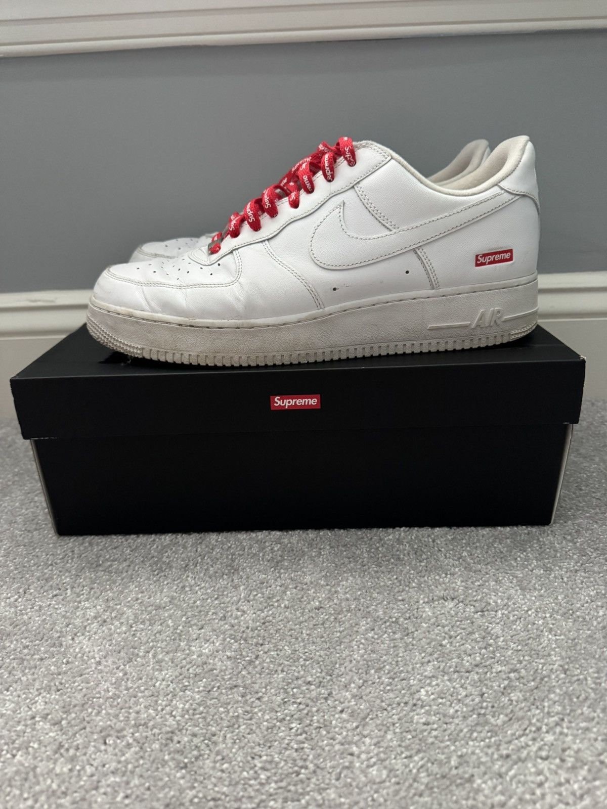 Nike × Supreme Supreme Air Force 1 Low White Size US 12 / EU 45 - 1 Thumbnail