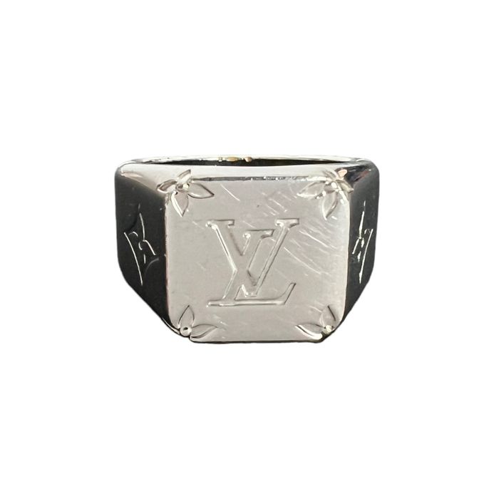 Louis Vuitton Signet LV Logo Ring - Size 9