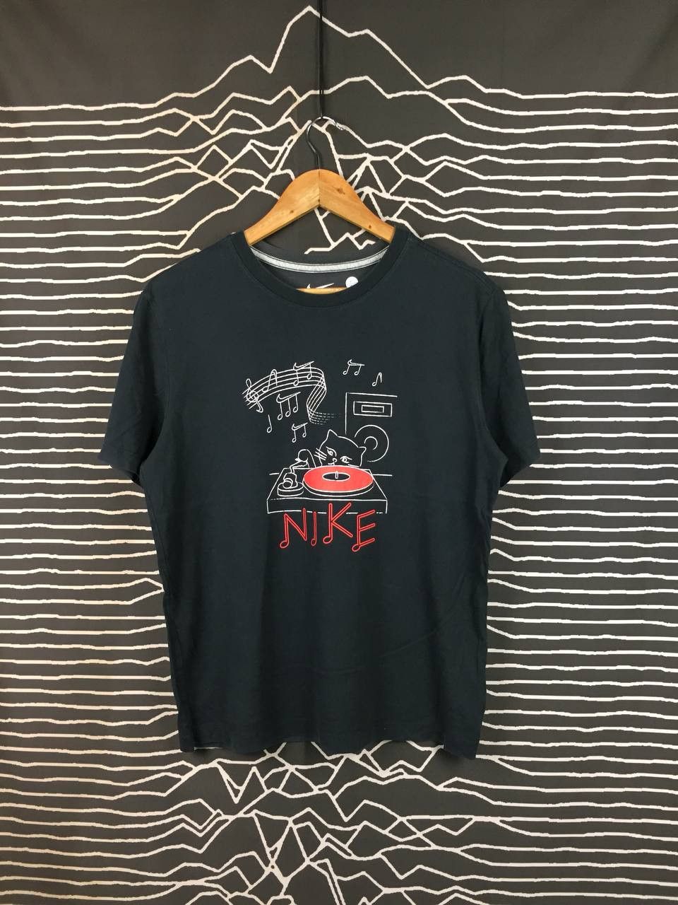 Nike Nike Shibuya Scramble Japan Exclusive DJ Cat Turntable Tee Size US L / EU 52-54 / 3 - 2 Thumbnail