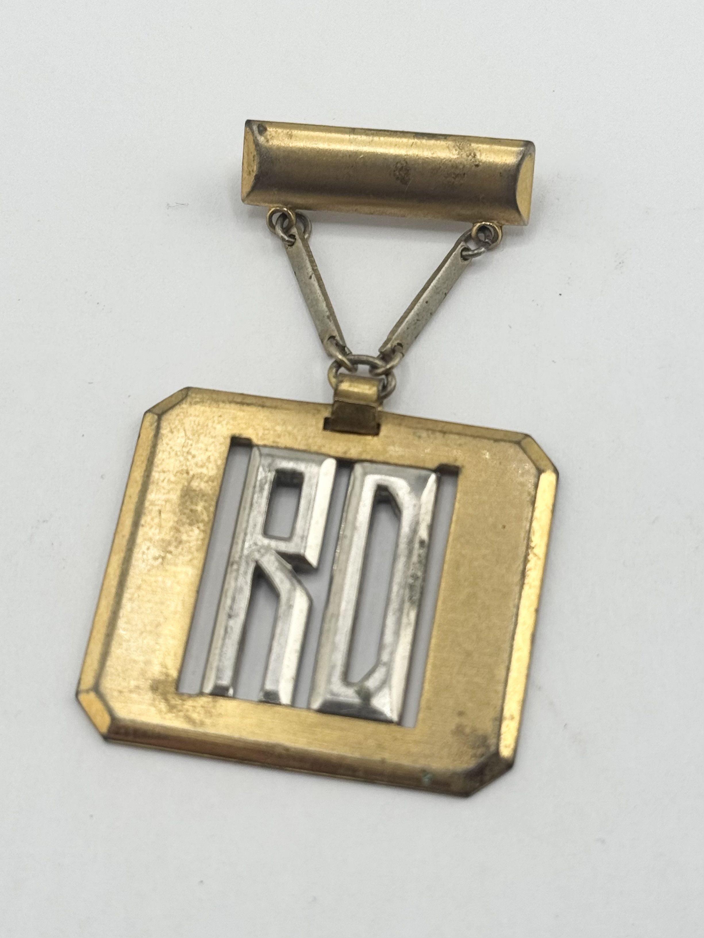 Vintage Estate monogrammed RD Brooch Pin Size ONE SIZE - 1 Thumbnail