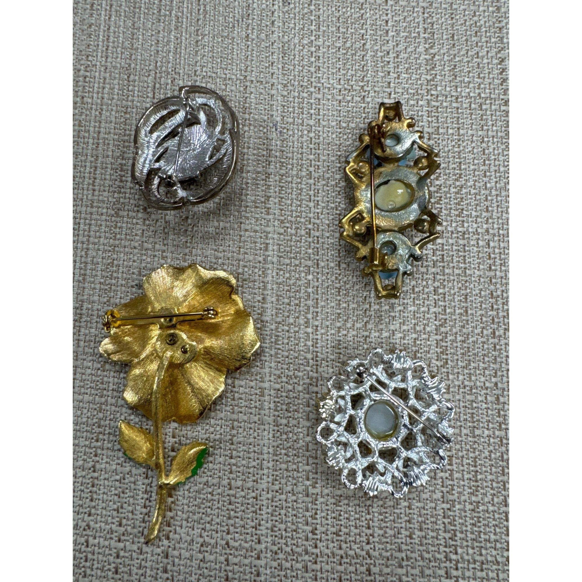 Vintage Set of 4 beautiful vintage women’s brooches SKU 4426 Size ONE SIZE - 2 Thumbnail