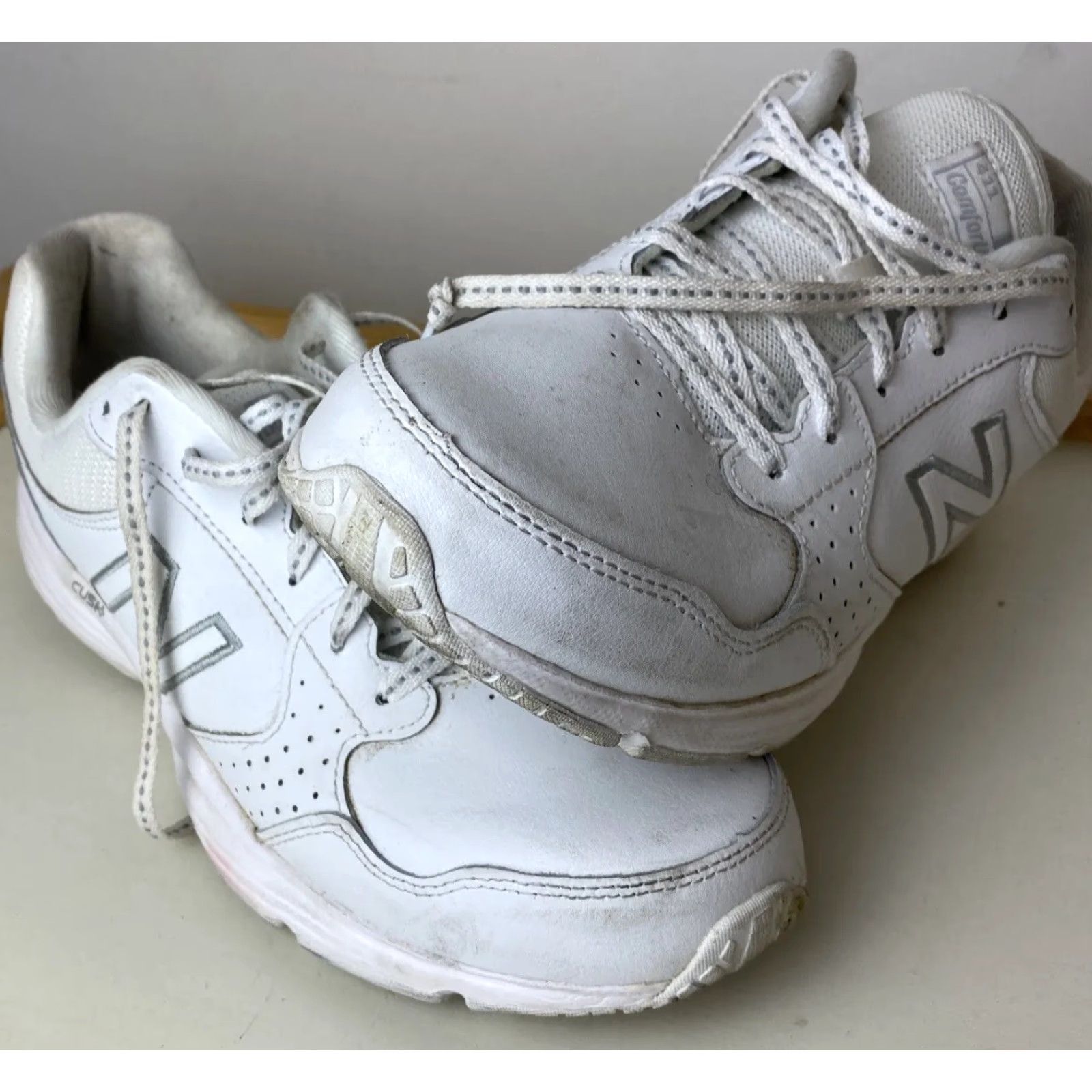 New Balance New Balance Walking Shoes Womens Size 11 White S1 Sneaker Athletic Comfort Shoes B Width 411 Size US 9 / IT 39 - 6 Thumbnail