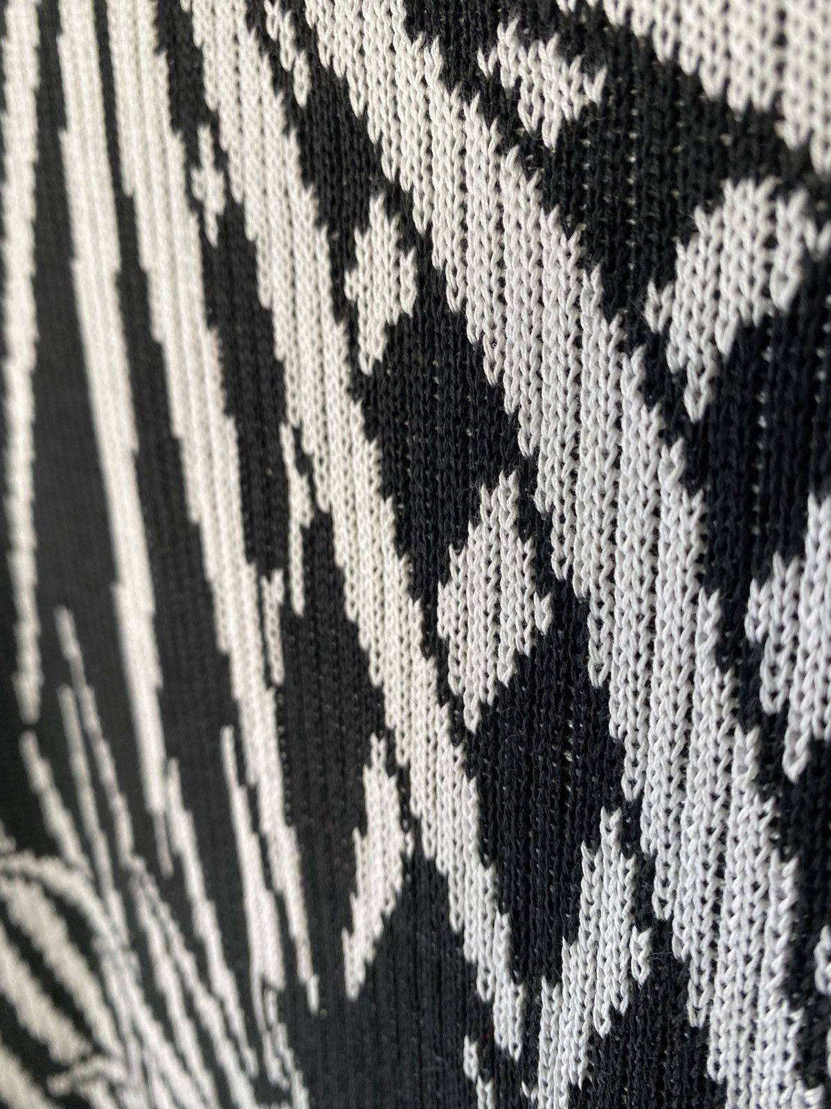 Saint Laurent Paris 1980’s Rive Gauche Intarsia Jacquard Zebra floral knit Size M / US 6-8 / IT 42-44 - 9 Thumbnail