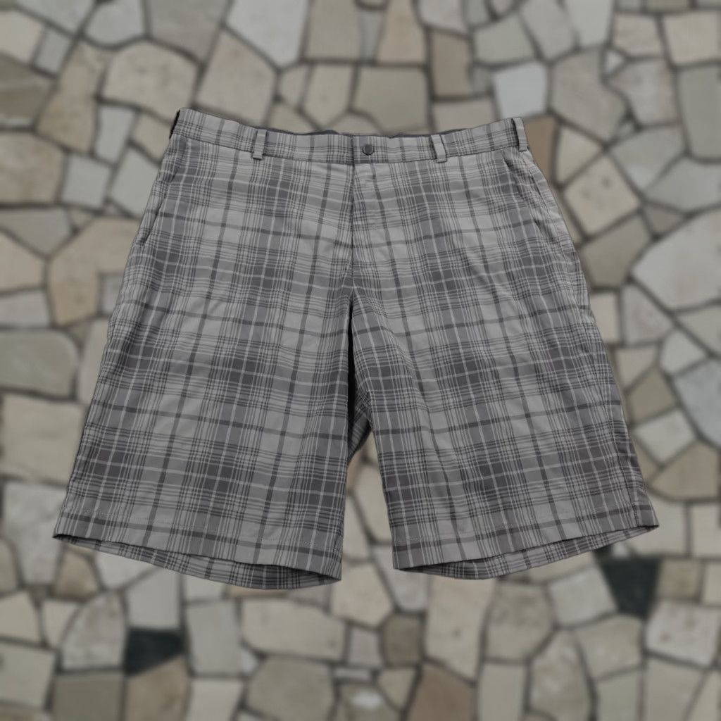 Nike Nike Shorts Mens 38 Gray Plaid Dri Fit Performance Golf Golfer Chino Swoosjh Size US 38 / EU 54 - 1 Thumbnail