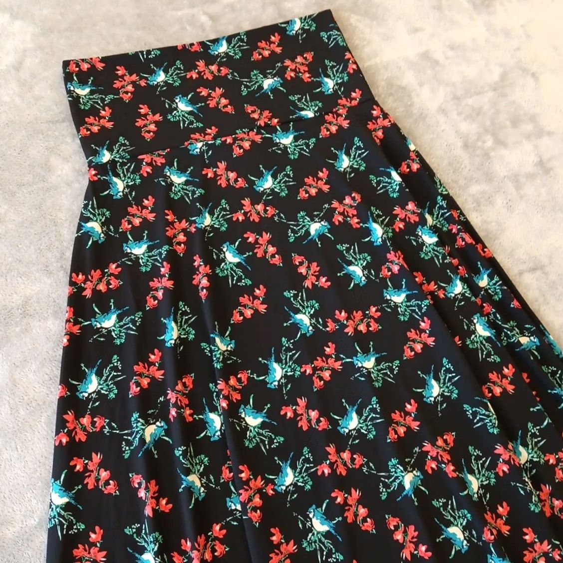 Vintage LuLaRoe Maxi Skirt Small Black Floral Long Pull On Ladies Regular S Black Polyester Spandex Stretch Floral Birds Long Size 28" / US 6 / IT 42 - 6 Thumbnail